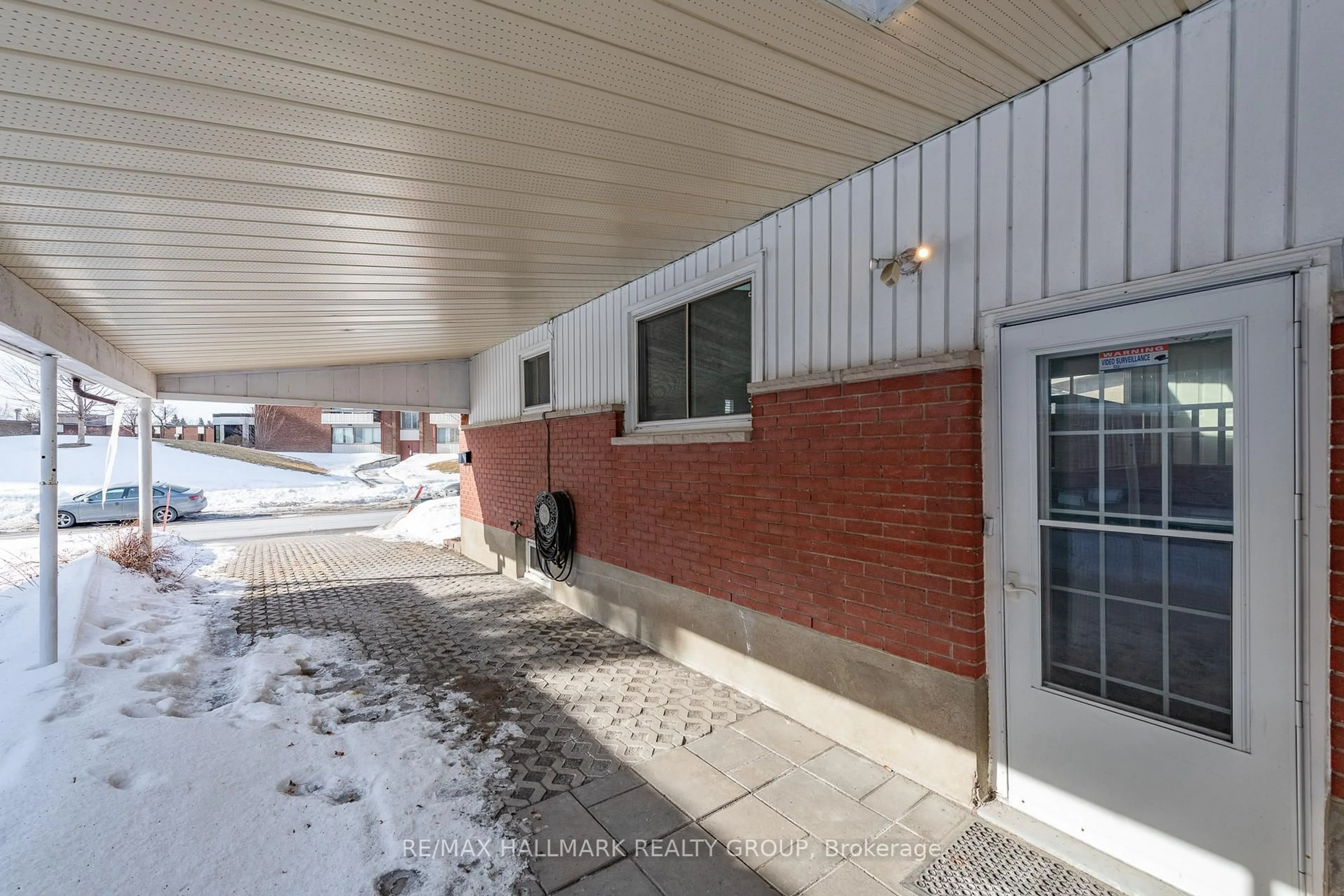 Unknown for 2223 Halifax Dr, Ottawa Ontario K1G 2W4