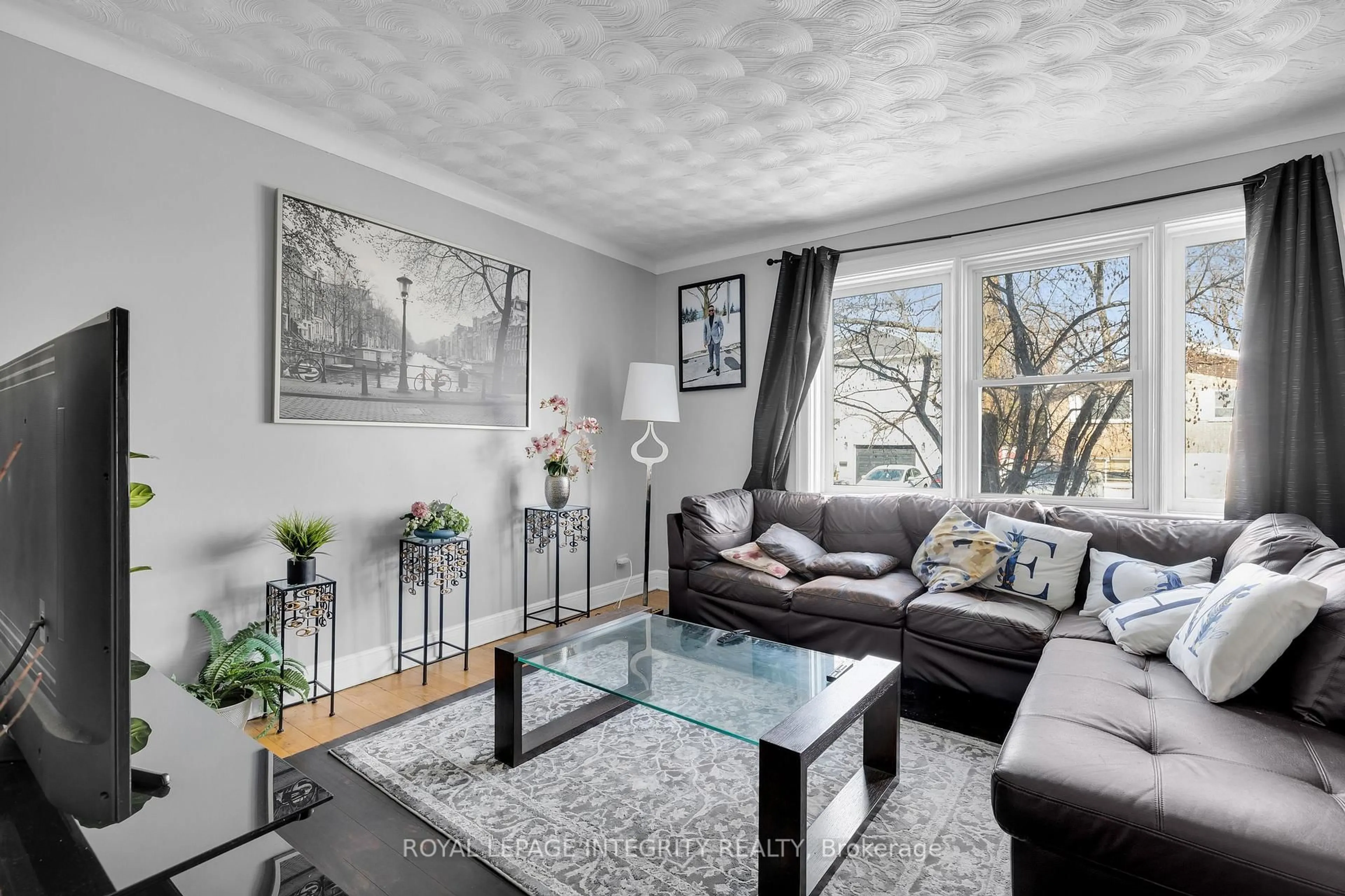 Living room with furniture, unknown for 154 Columbus Ave, Ottawa Ontario K1K 1R1