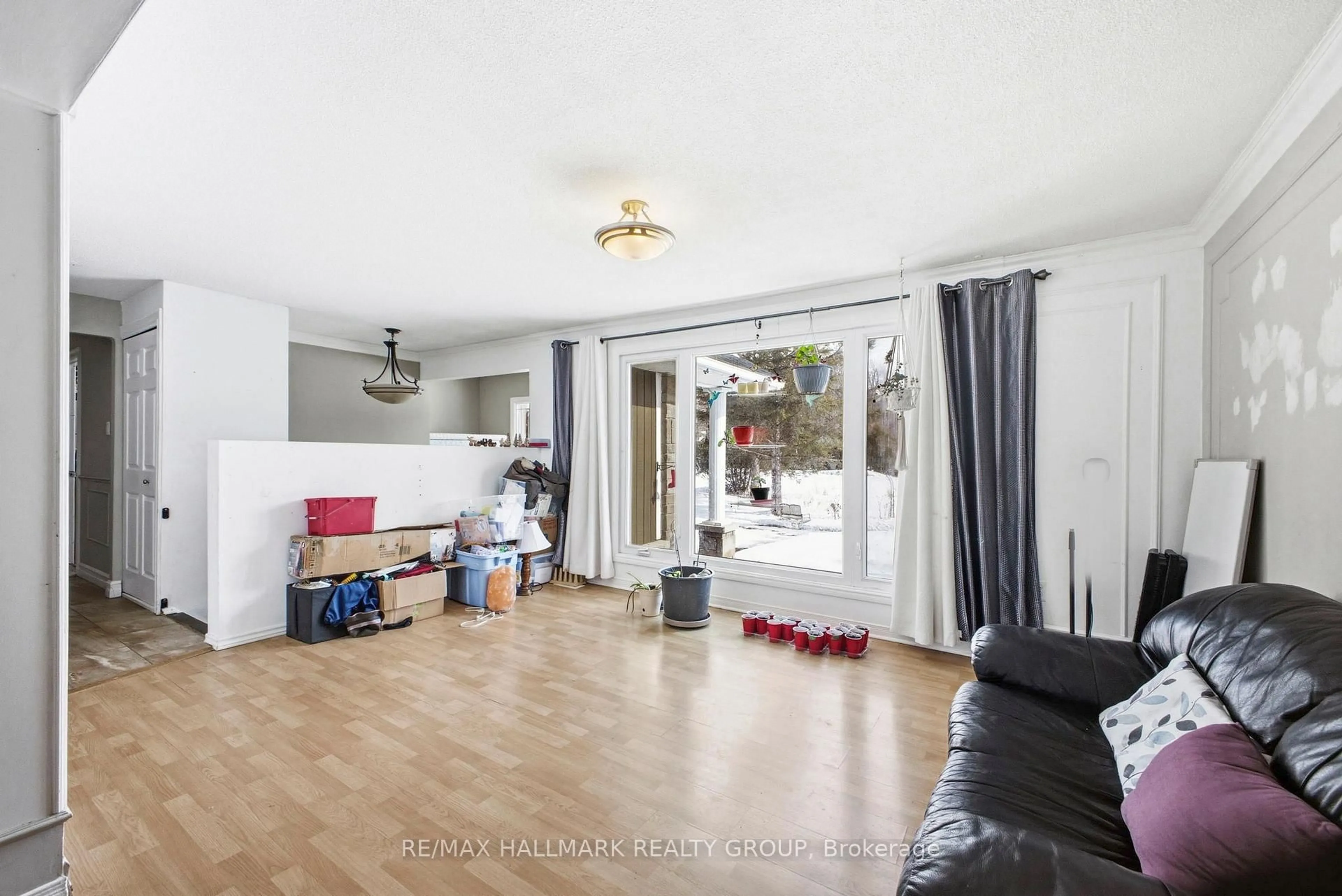 Living room with furniture, unknown for 917 DU CASTOR Rd, The Nation Ontario K0A 3C0