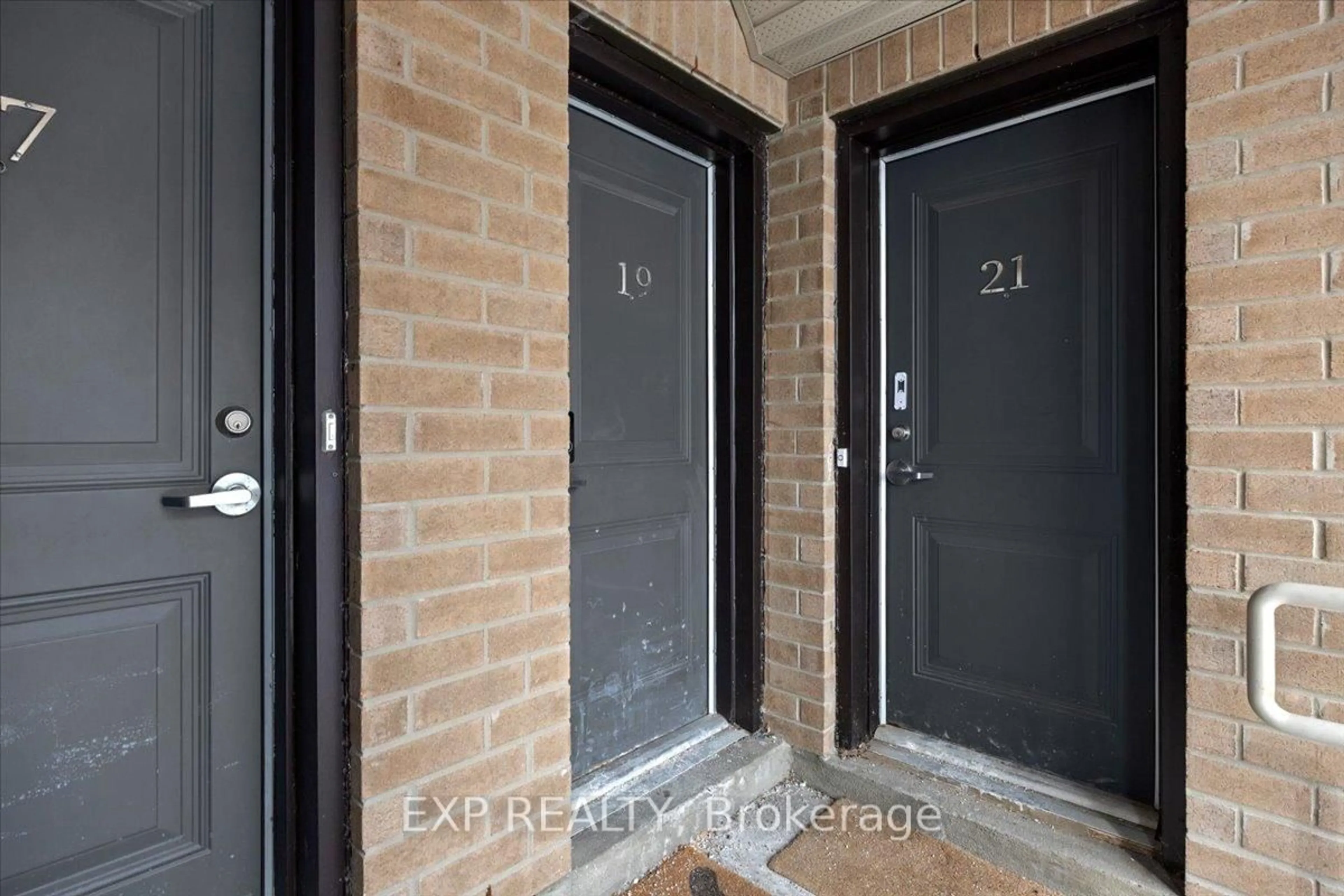 Indoor entryway for 19 Earlton Private, Ottawa Ontario K2T 0C6