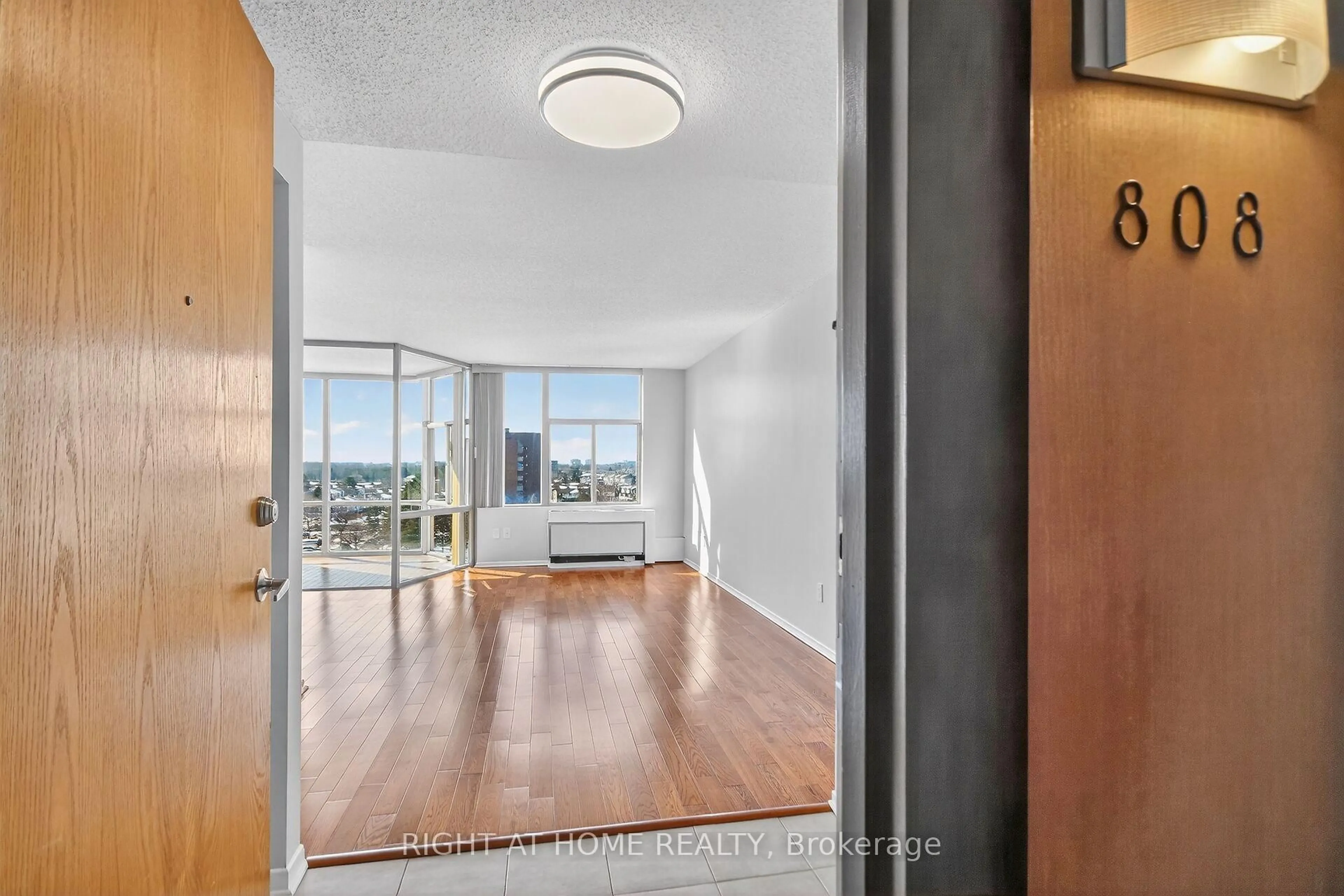 Indoor entryway for 2759 Carousel Cres #808, Ottawa Ontario K1T 2N5