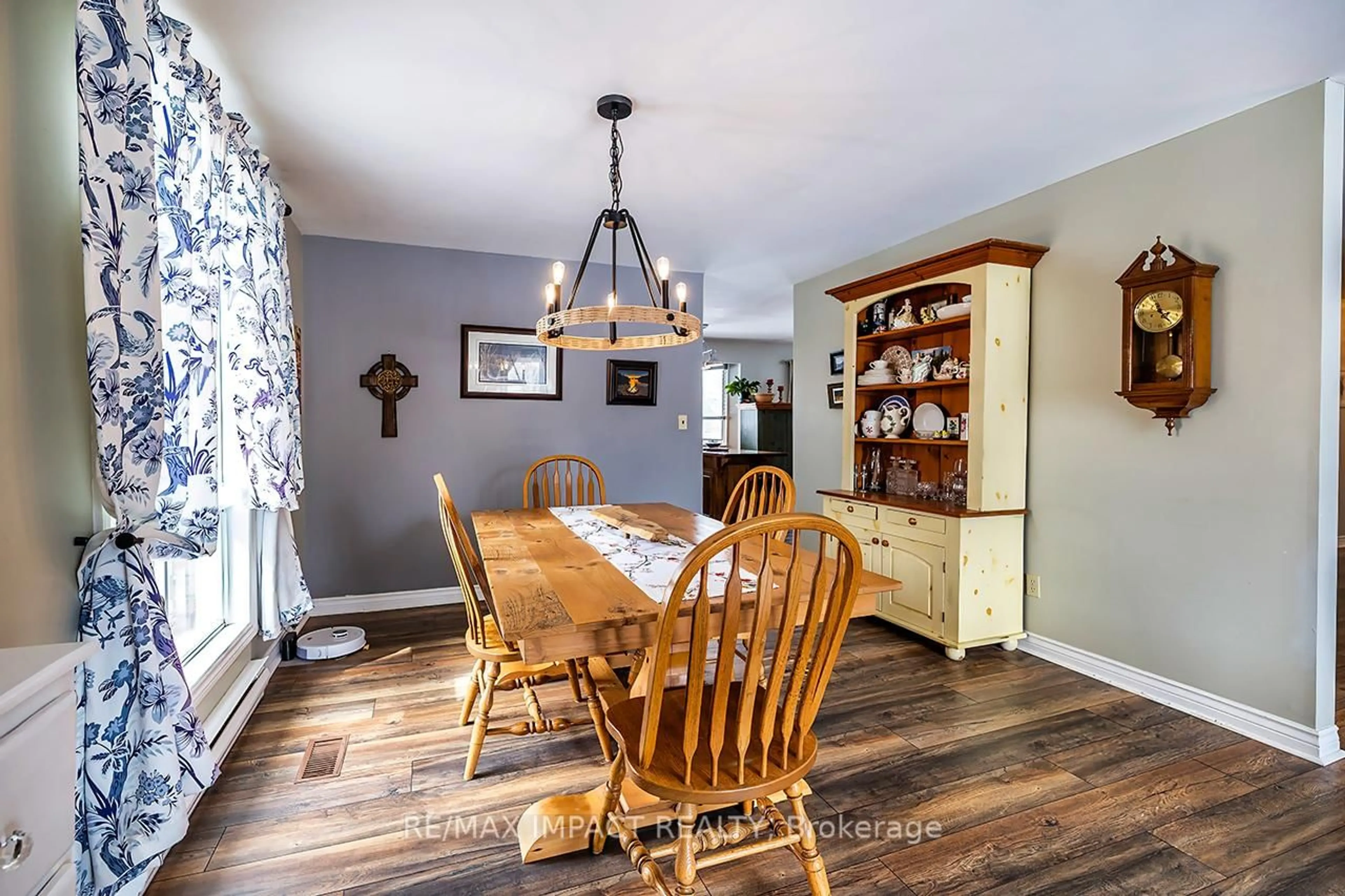 Dining room, wood/laminate floor for 8 Brintnell Blvd, Brighton Ontario K0K 1H0
