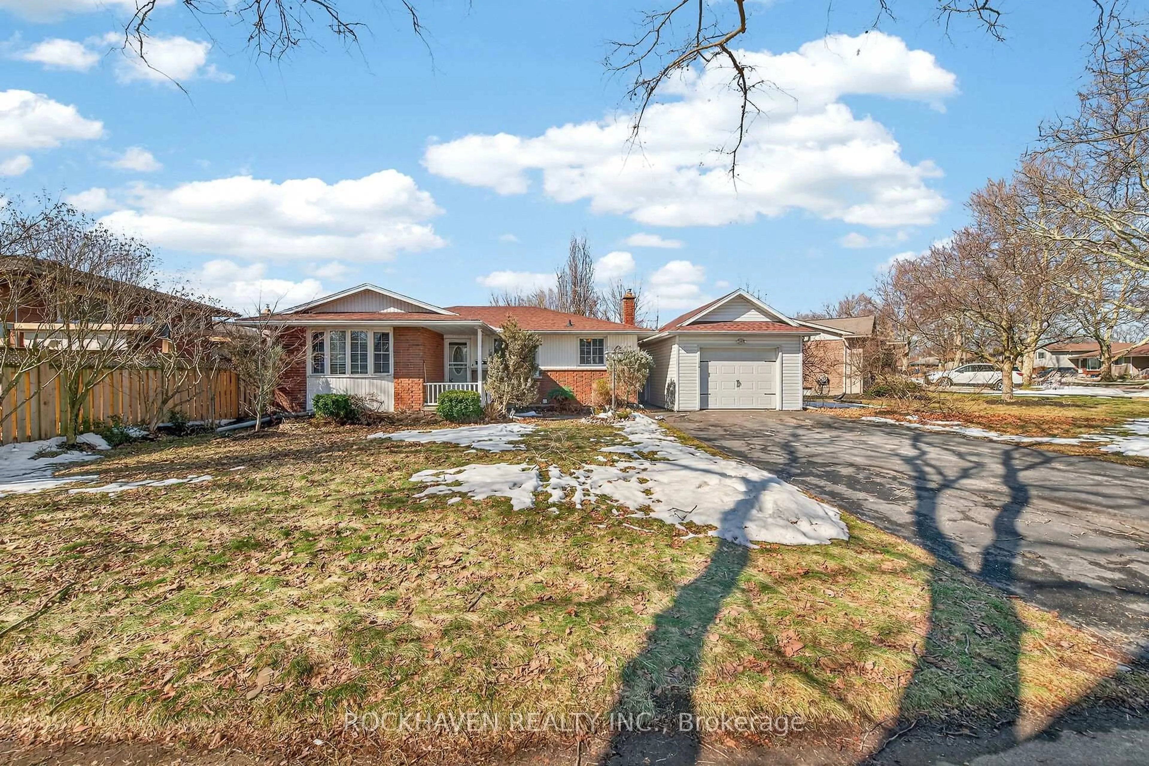 A pic from outside/outdoor area/front of a property/back of a property/a pic from drone, street for 4569 Mitchell Ave, Niagara Falls Ontario L2E 6R6