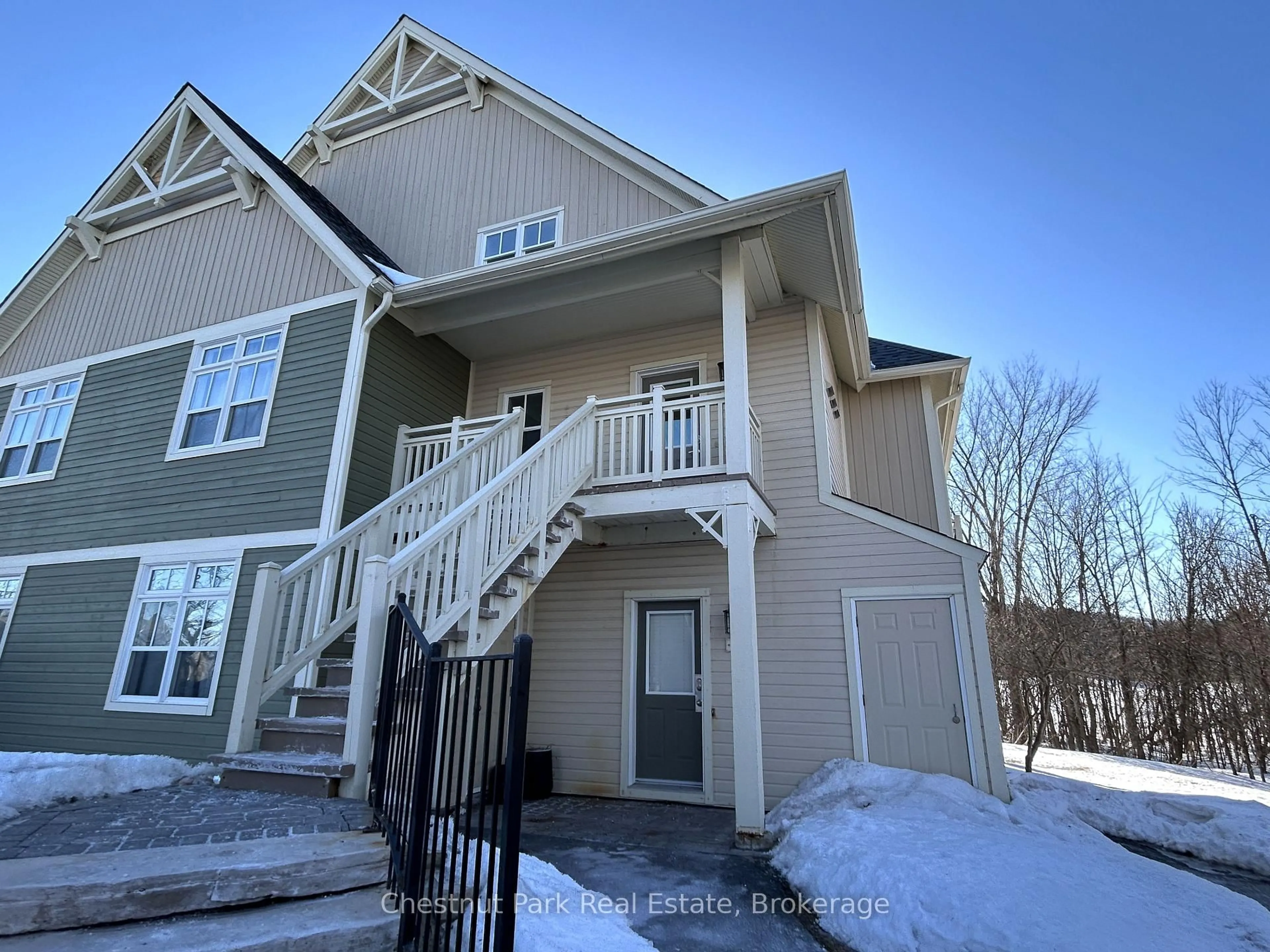 Home with vinyl exterior material, unknown for 130 Fairway Crt #135, Blue Mountains Ontario L9Y 0P8