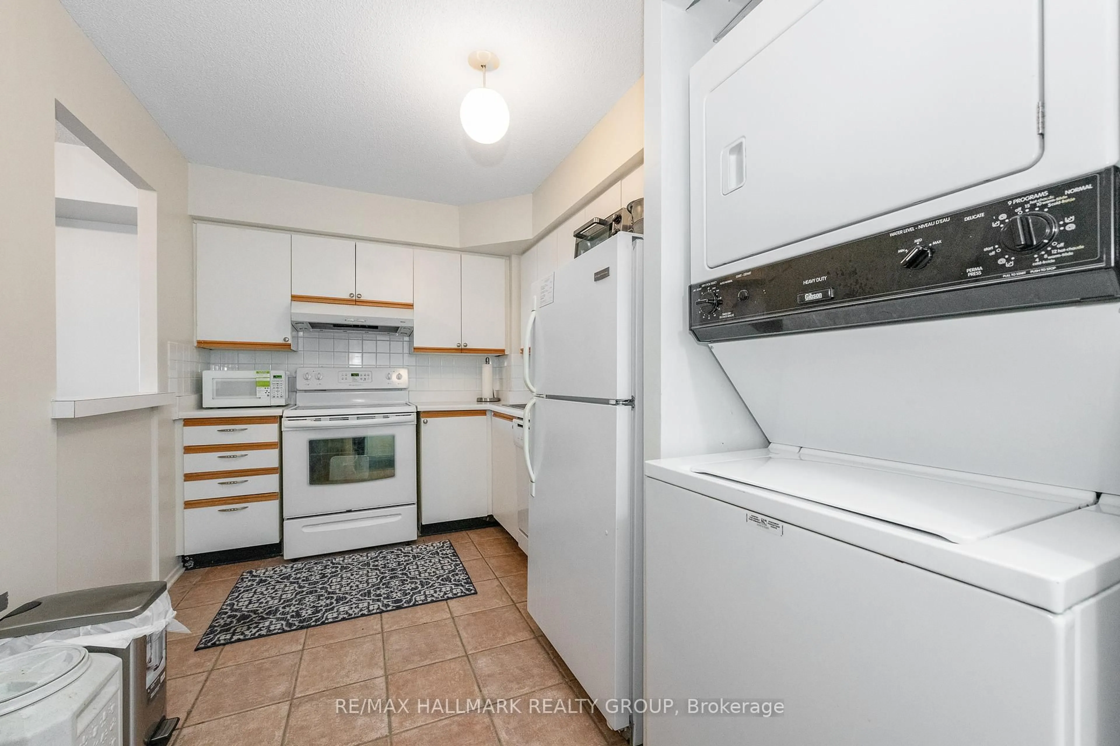 Standard kitchen, unknown for 1025 Grenon Ave #1009, Ottawa Ontario K2B 8S5