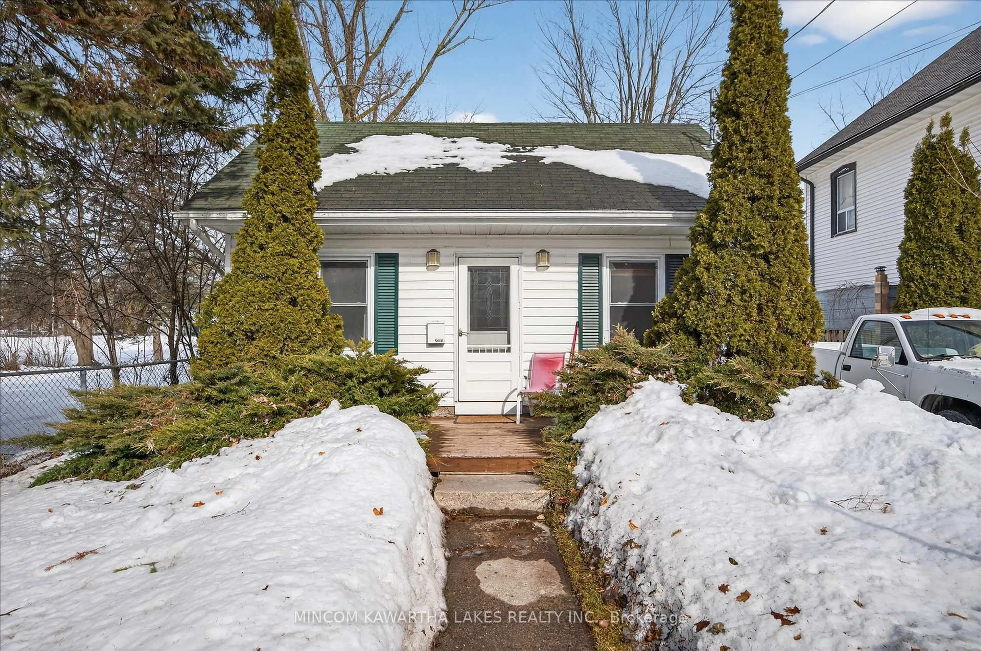 Unknown for 668 Brown St, Peterborough Ontario K9J 4K5