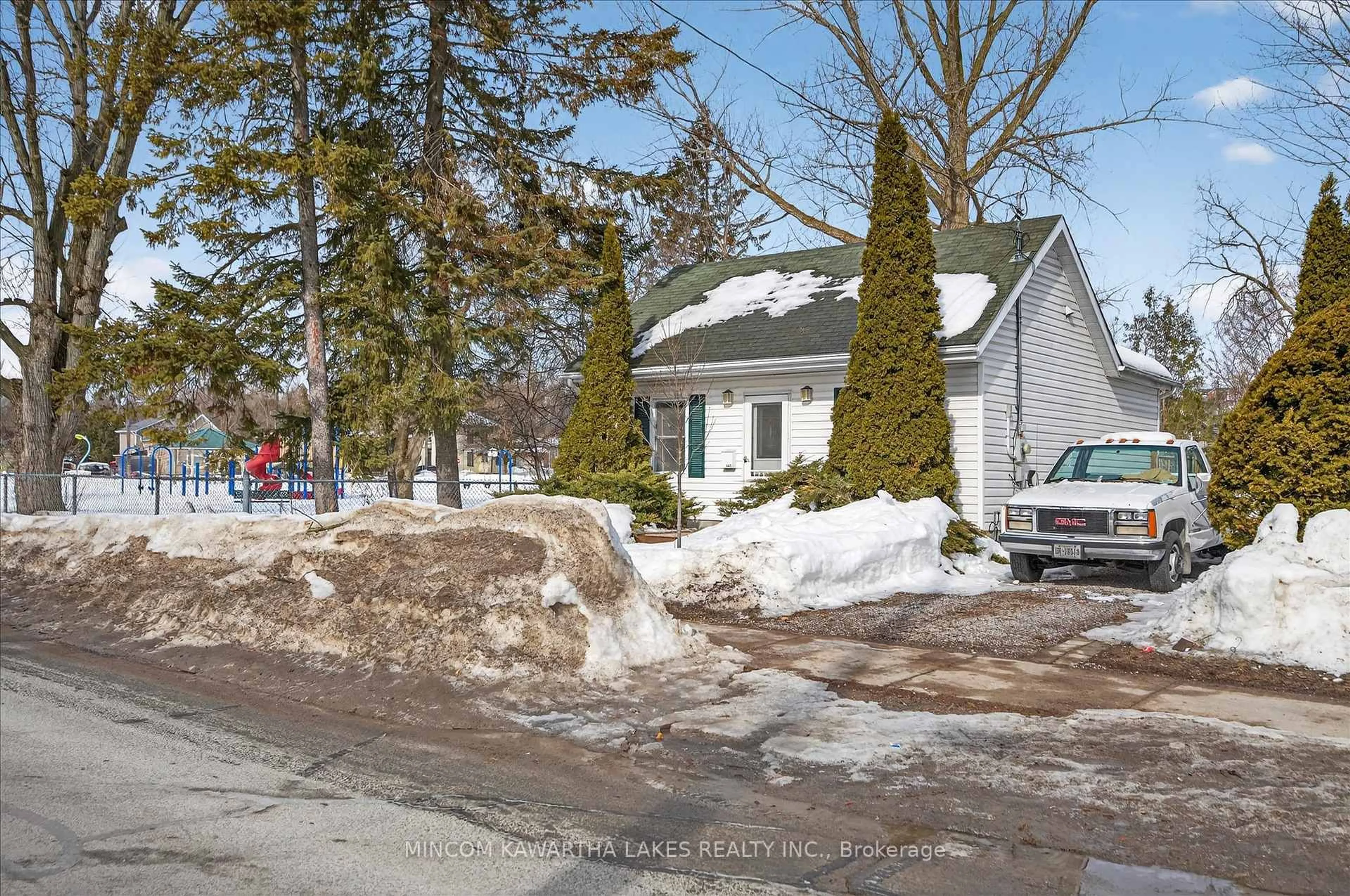 A pic from outside/outdoor area/front of a property/back of a property/a pic from drone, street for 668 Brown St, Peterborough Ontario K9J 4K5