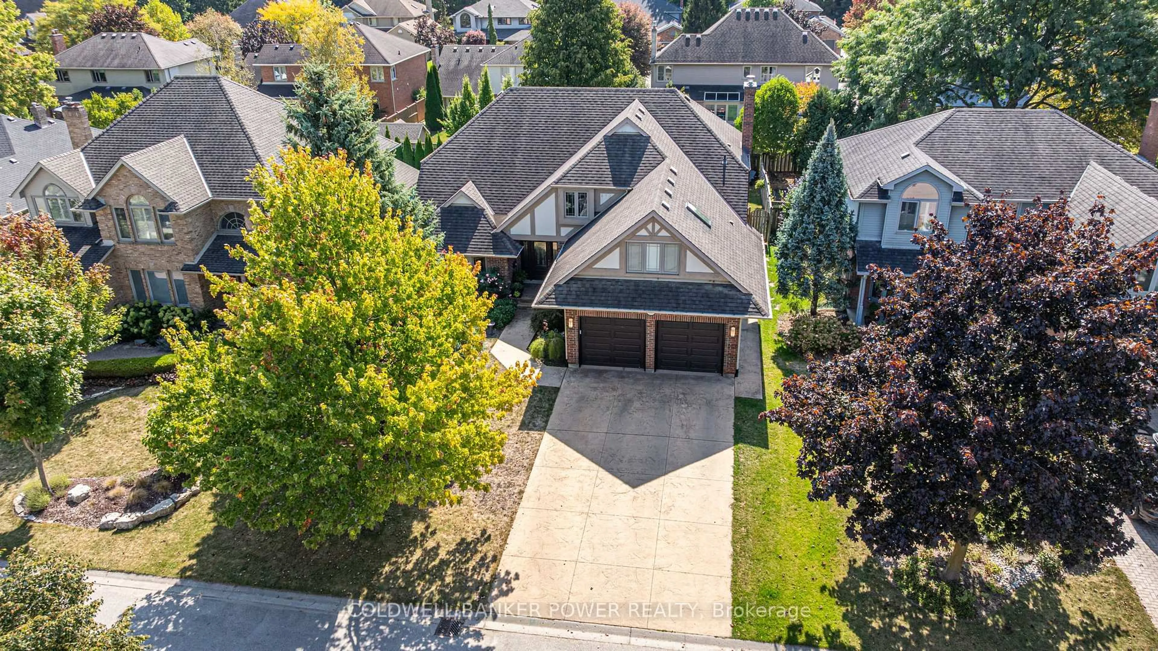 A pic from outside/outdoor area/front of a property/back of a property/a pic from drone, street for 333 Sunnyside Cres, London North Ontario N5X 3N5