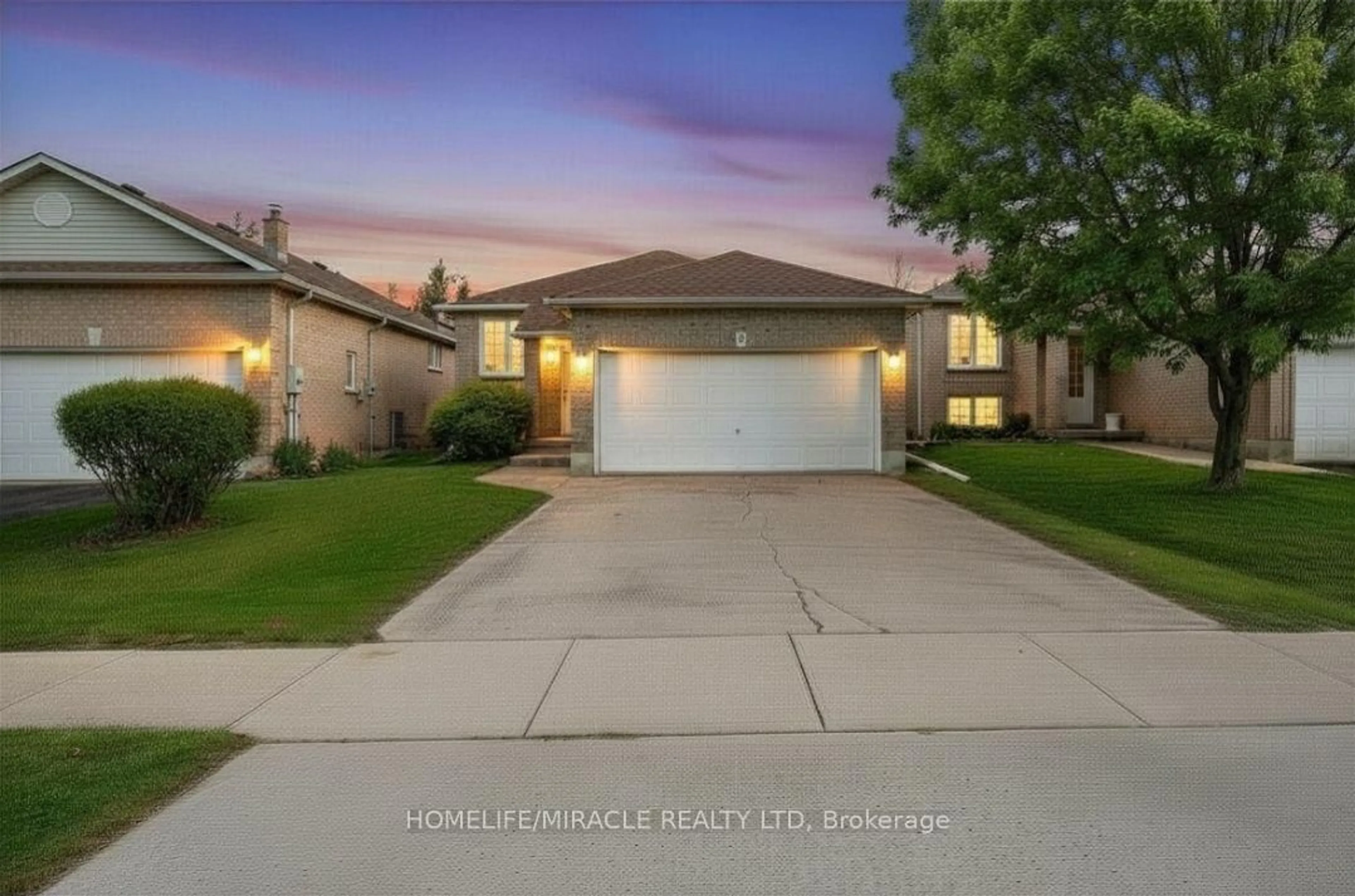 A pic from outside/outdoor area/front of a property/back of a property/a pic from drone, street for 8 Bradley Lane, Brantford Ontario N3T 6R5