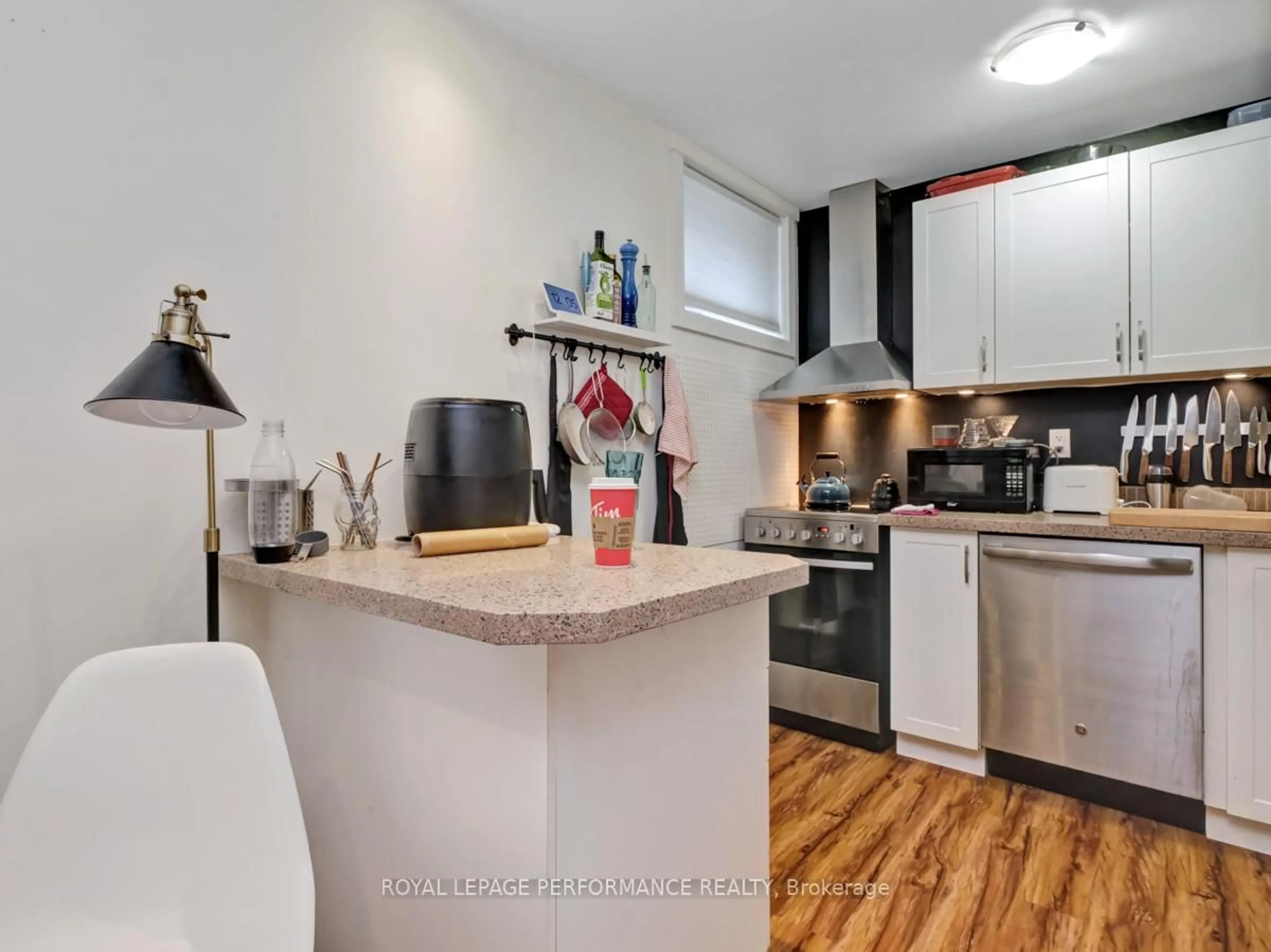 Open concept kitchen, unknown for 342 Frank St, Ottawa Ontario K2P 0Y1