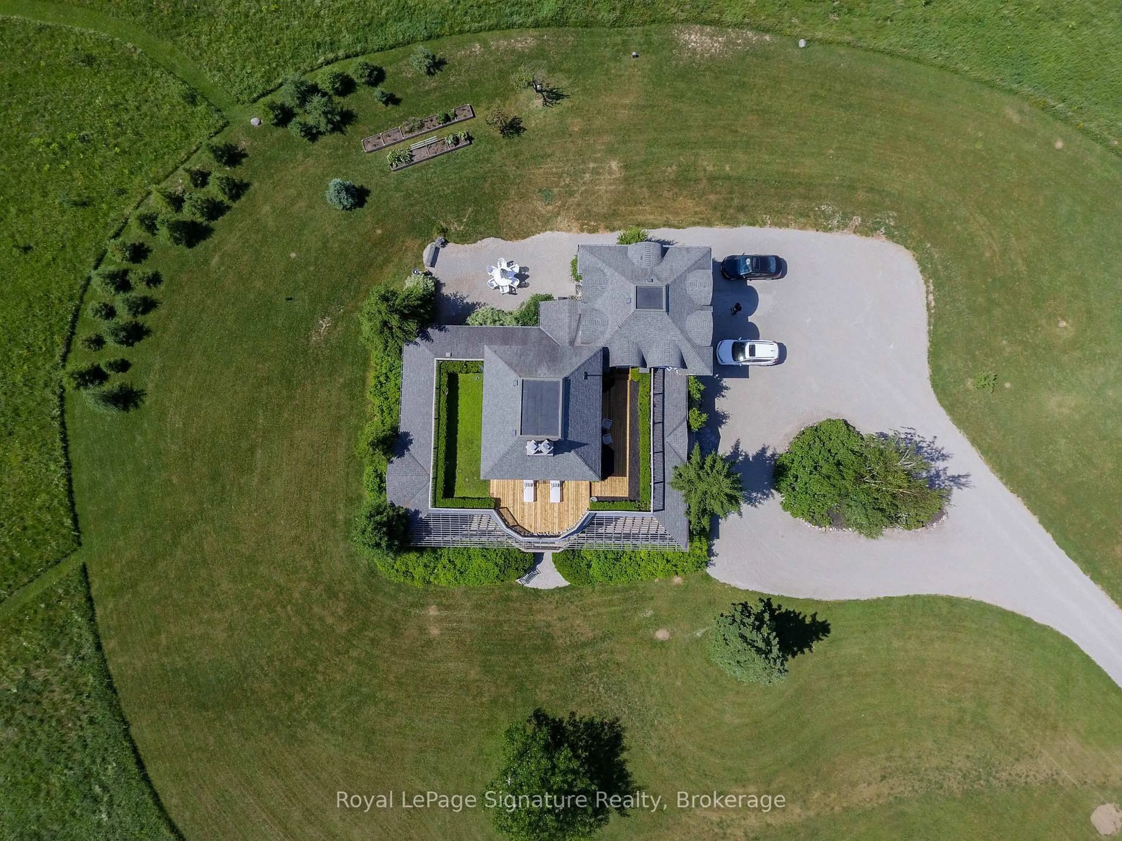 A pic from outside/outdoor area/front of a property/back of a property/a pic from drone, building for 807035 25th Side Rd, Grey Highlands Ontario N0C 1G0