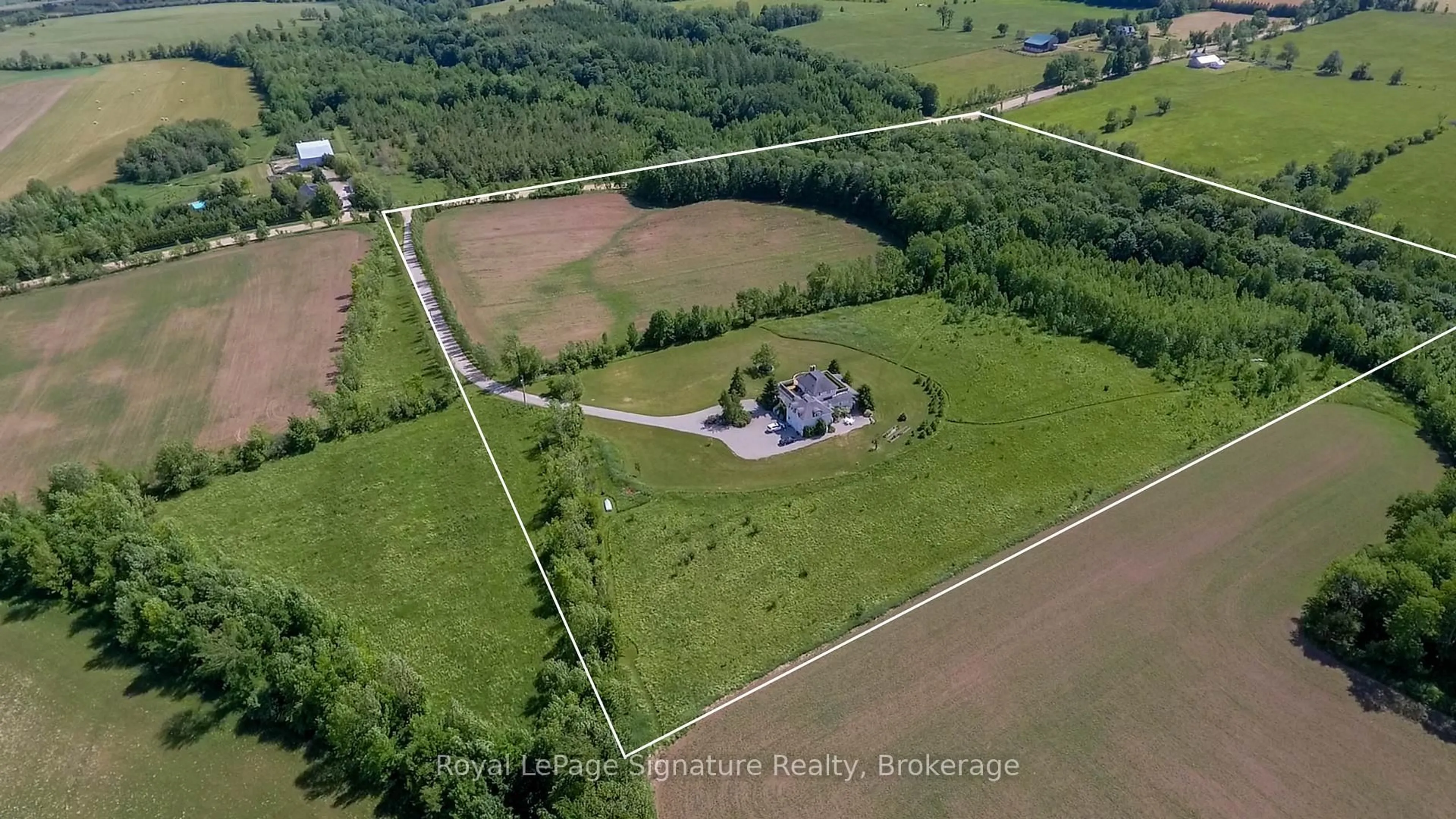 A pic from outside/outdoor area/front of a property/back of a property/a pic from drone, building for 807035 25th Side Rd, Grey Highlands Ontario N0C 1G0