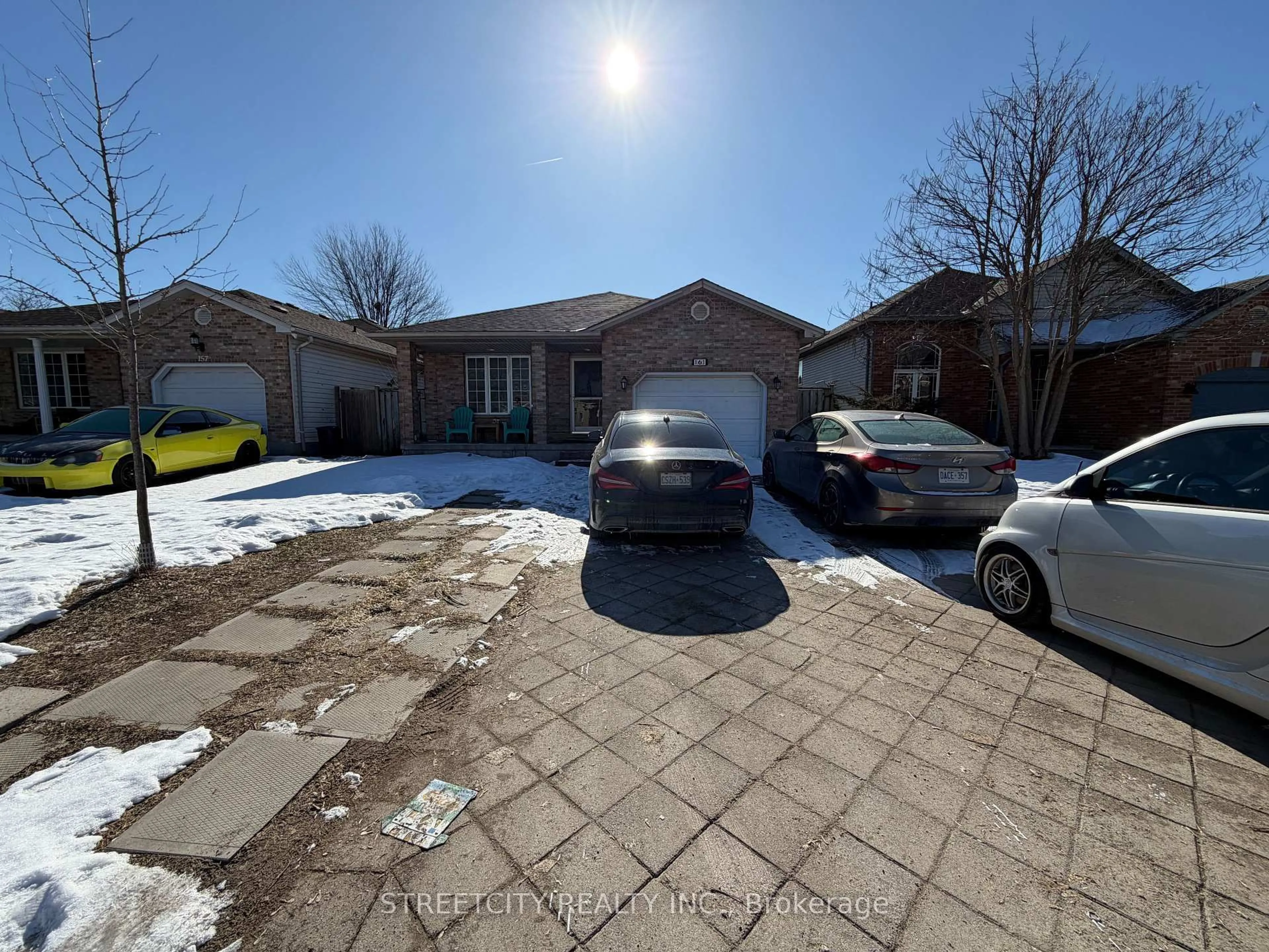 A pic from outside/outdoor area/front of a property/back of a property/a pic from drone, street for 161 Thurman Circ, London East Ontario N5V 4Z1