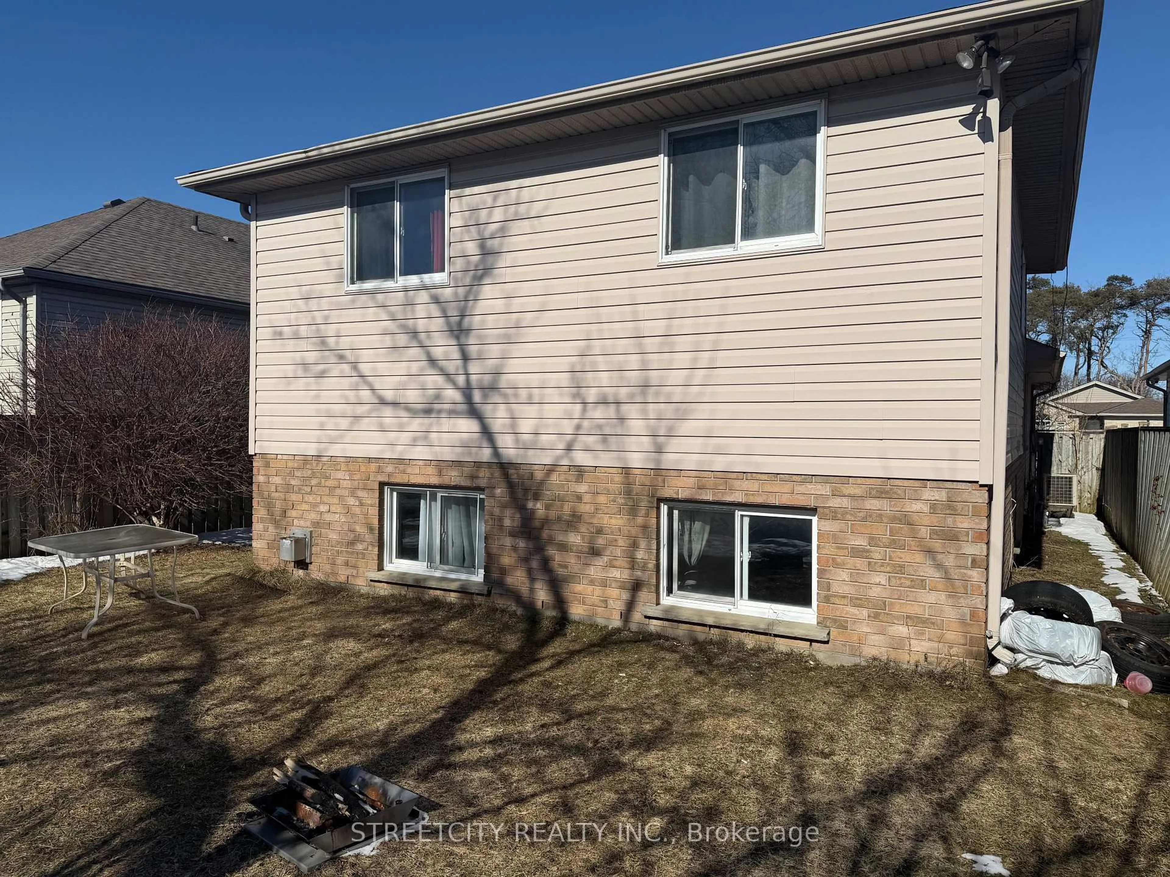 Home with vinyl exterior material, street for 161 Thurman Circ, London East Ontario N5V 4Z1