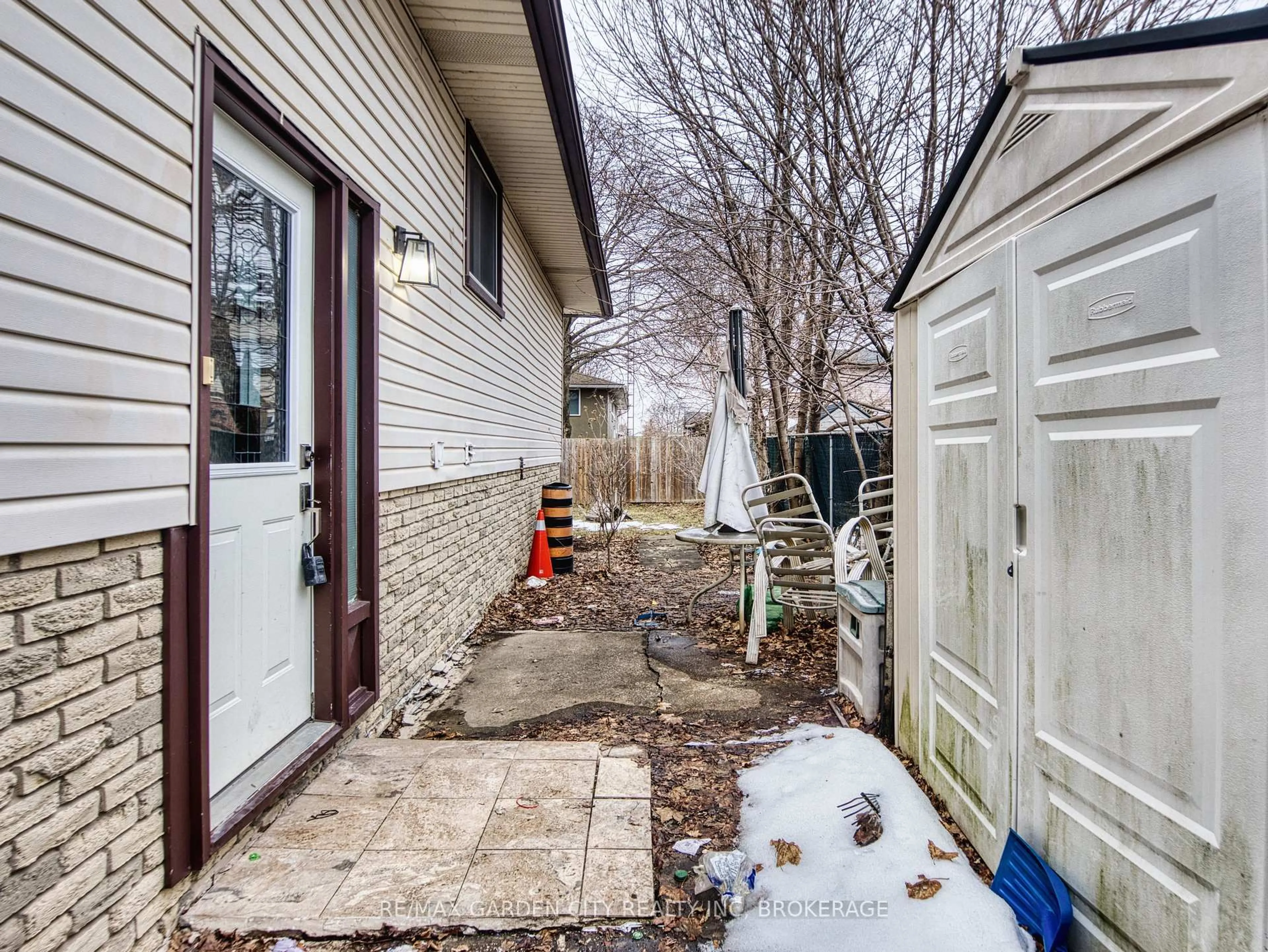 Unknown for 3 Tara Cres, Thorold Ontario L2V 4M1