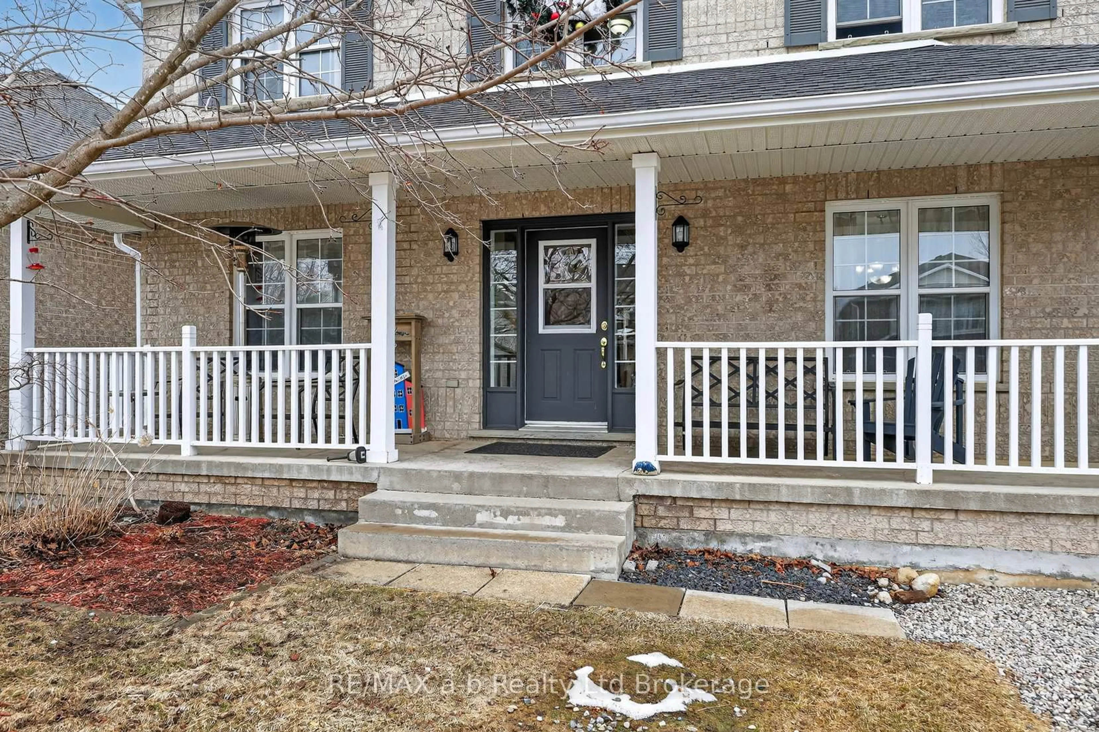Indoor entryway for 20 Owen St, Ingersoll Ontario N5C 4G7