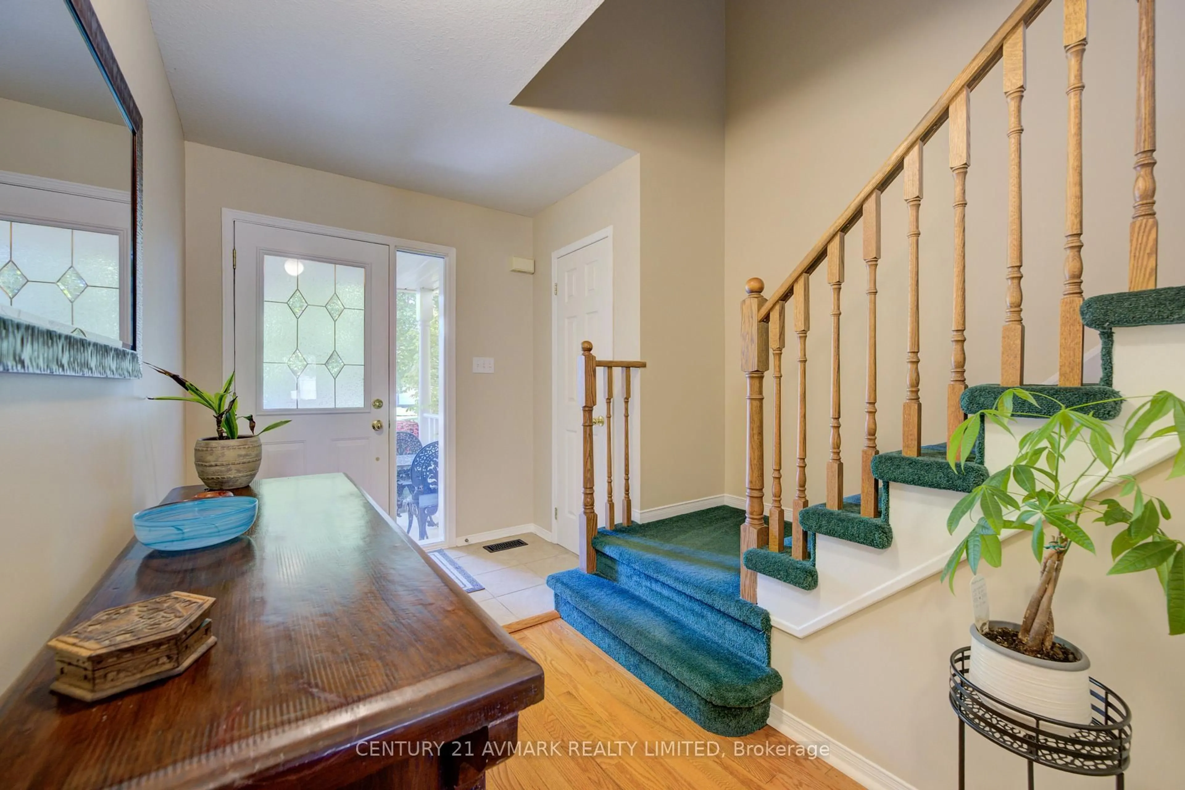 Indoor entryway for 4893 NORTHGATE Cres, Lincoln Ontario L3J 0E6