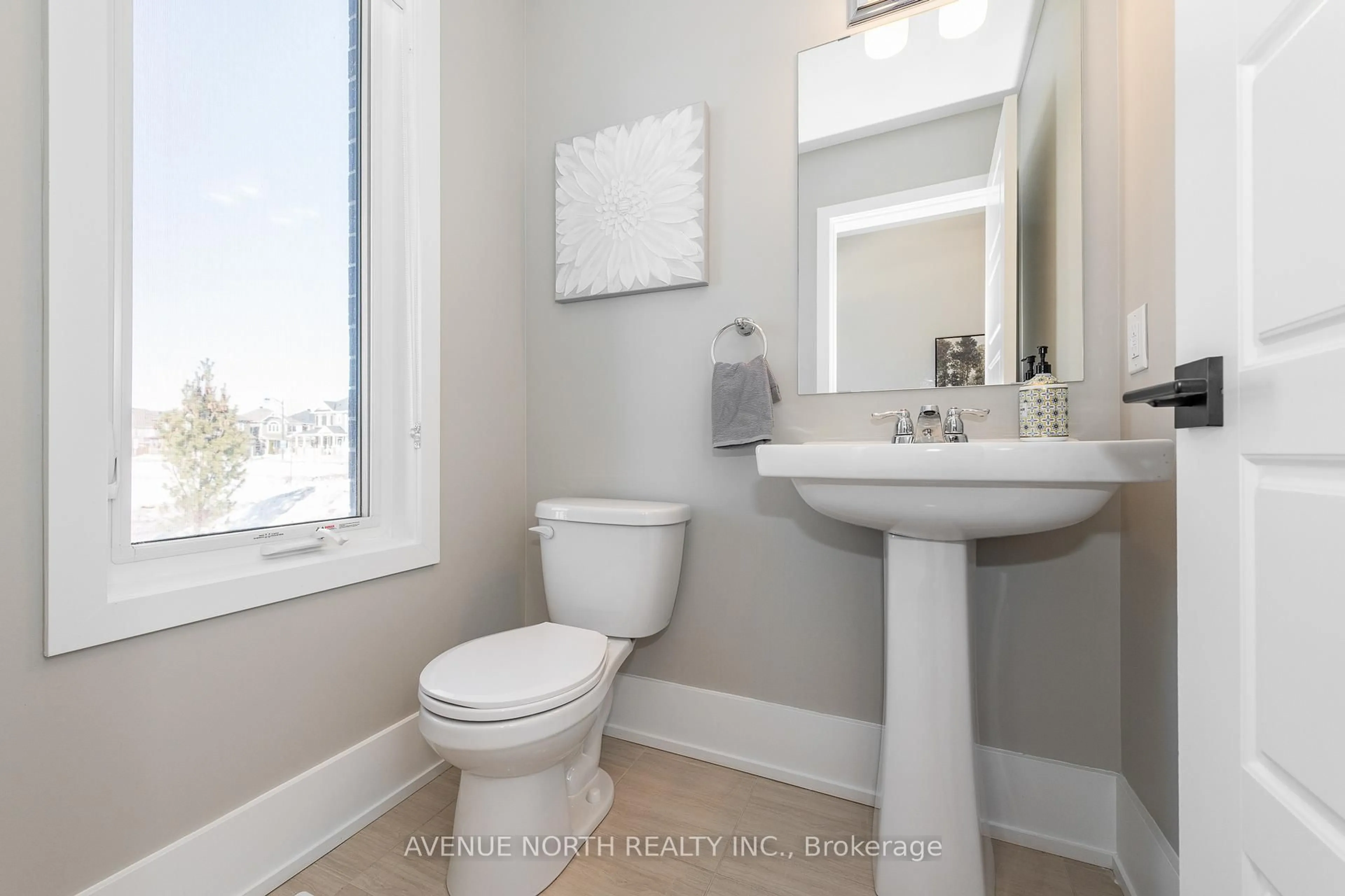 Standard bathroom, ceramic/tile floor for 805 Henslows Circ, Orleans Ontario K4A 5H6