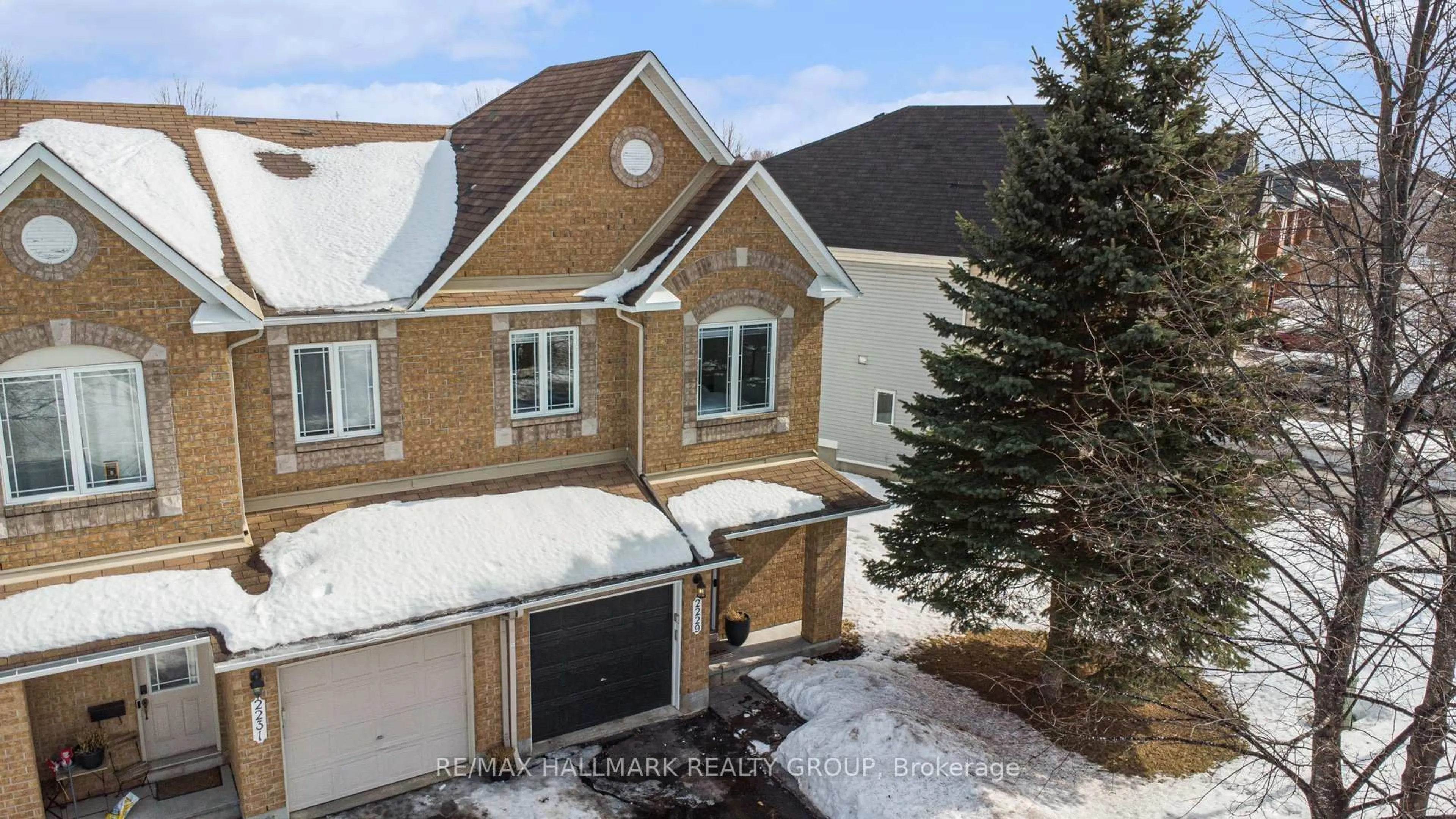 A pic from outside/outdoor area/front of a property/back of a property/a pic from drone, street for 2229 Brockstone Cres, Ottawa Ontario K4A 4V5