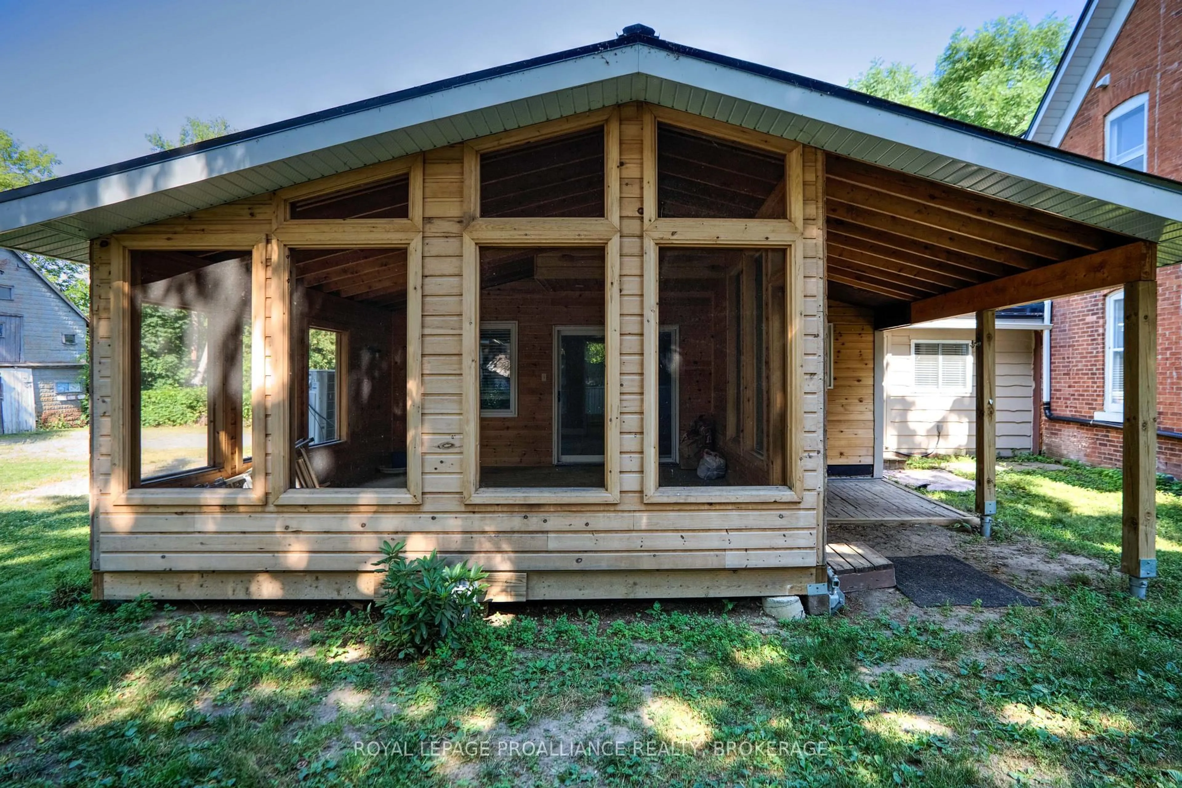 Unknown for 6 Spring St, Westport Ontario K0G 1X0