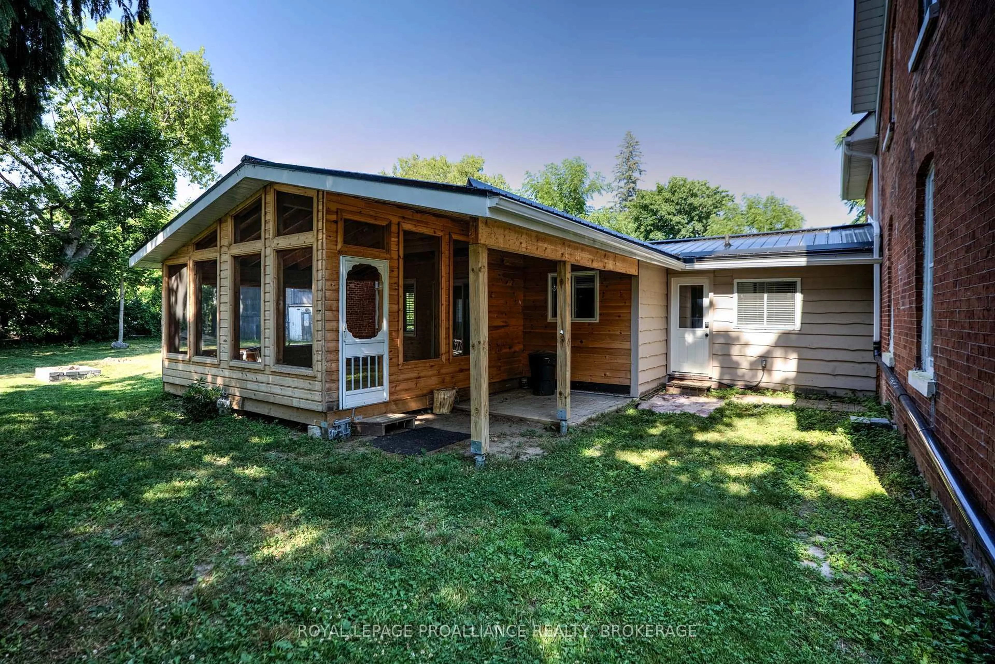 Unknown for 6 Spring St, Westport Ontario K0G 1X0