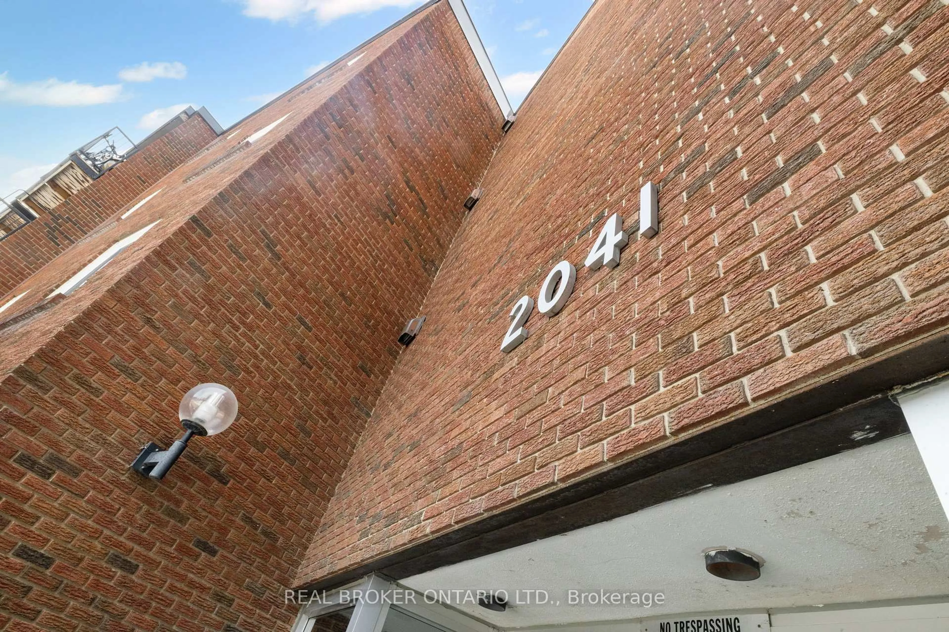 Home with brick exterior material, building for 2041 Arrowsmith Dr #103C, Ottawa Ontario K1J 7V7