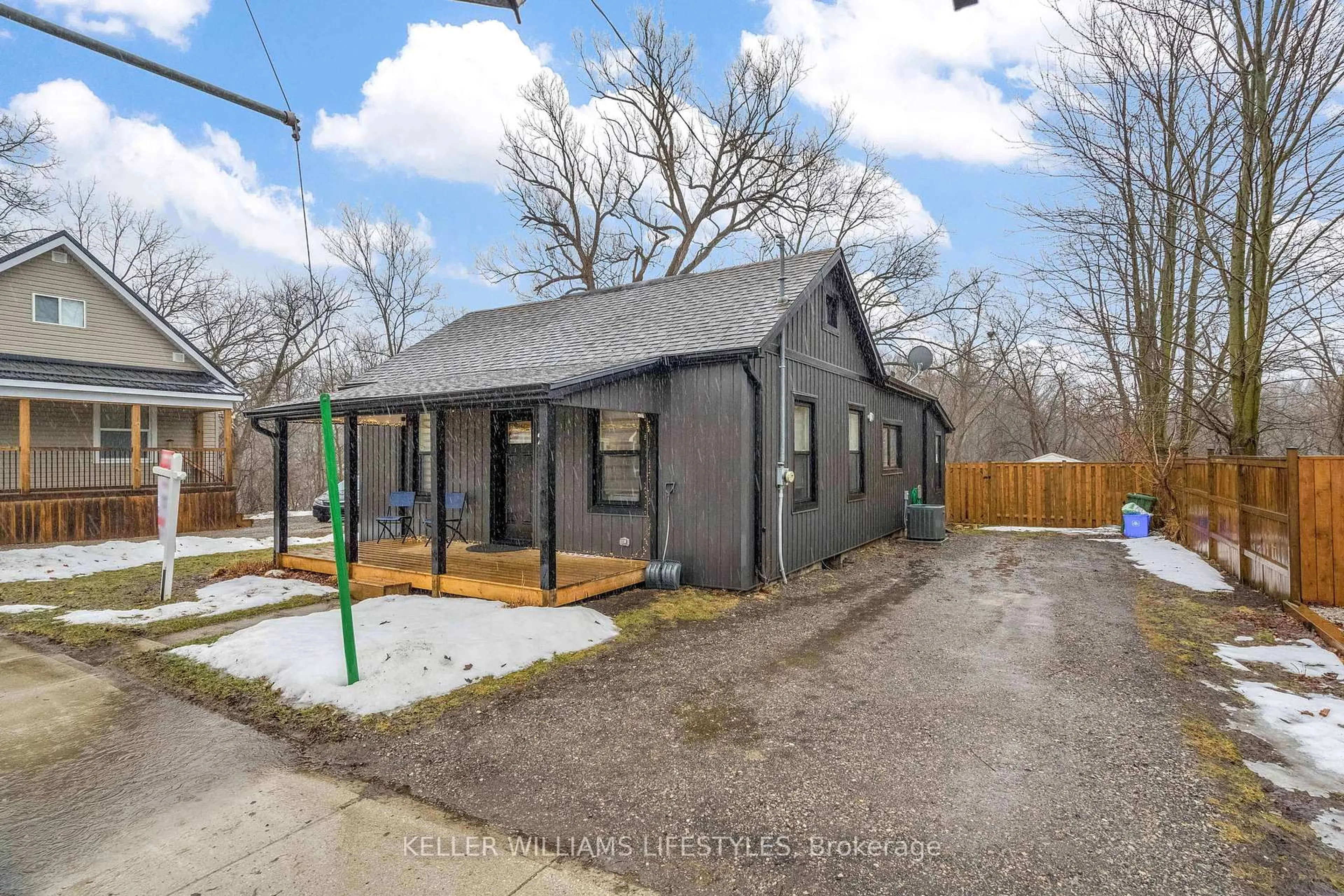 Unknown for 2 OPECHEE St, St. Thomas Ontario N5R 1V9