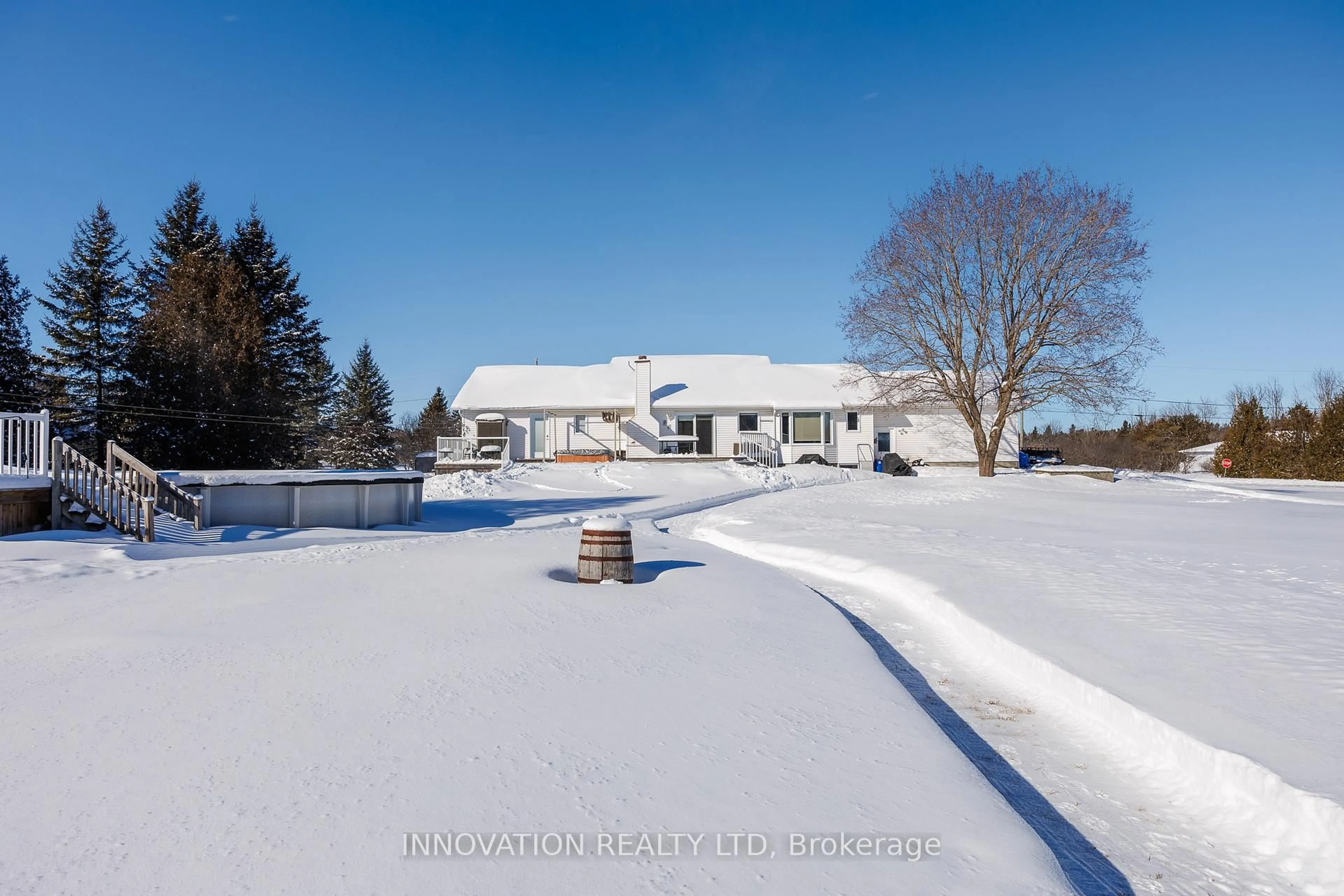 A pic from outside/outdoor area/front of a property/back of a property/a pic from drone, unknown for 201 Greystone Cres, Almonte Ontario K0A 1A0