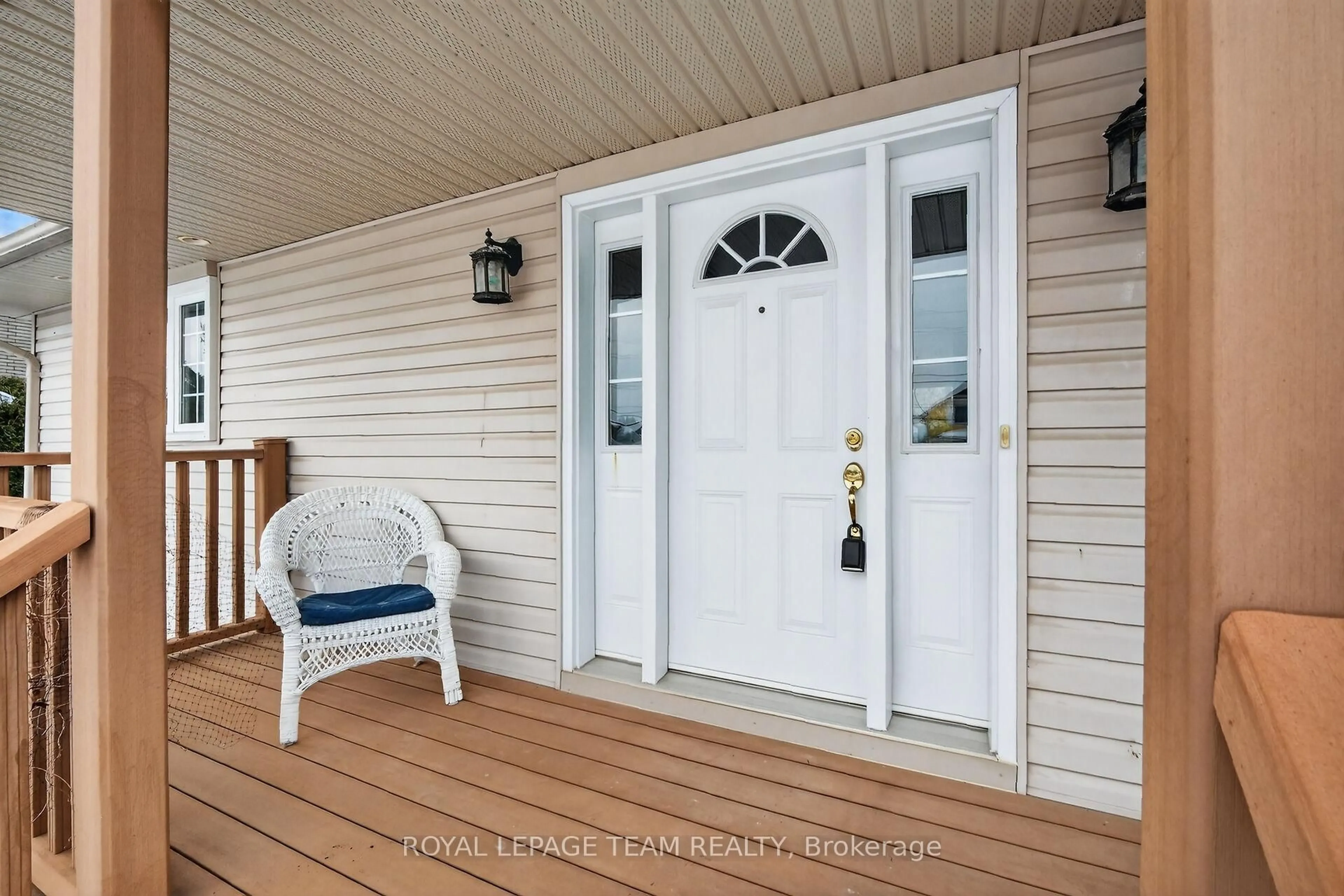 Indoor entryway for 955 Lacroix Rd, Clarence-Rockland Ontario K0A 2A0