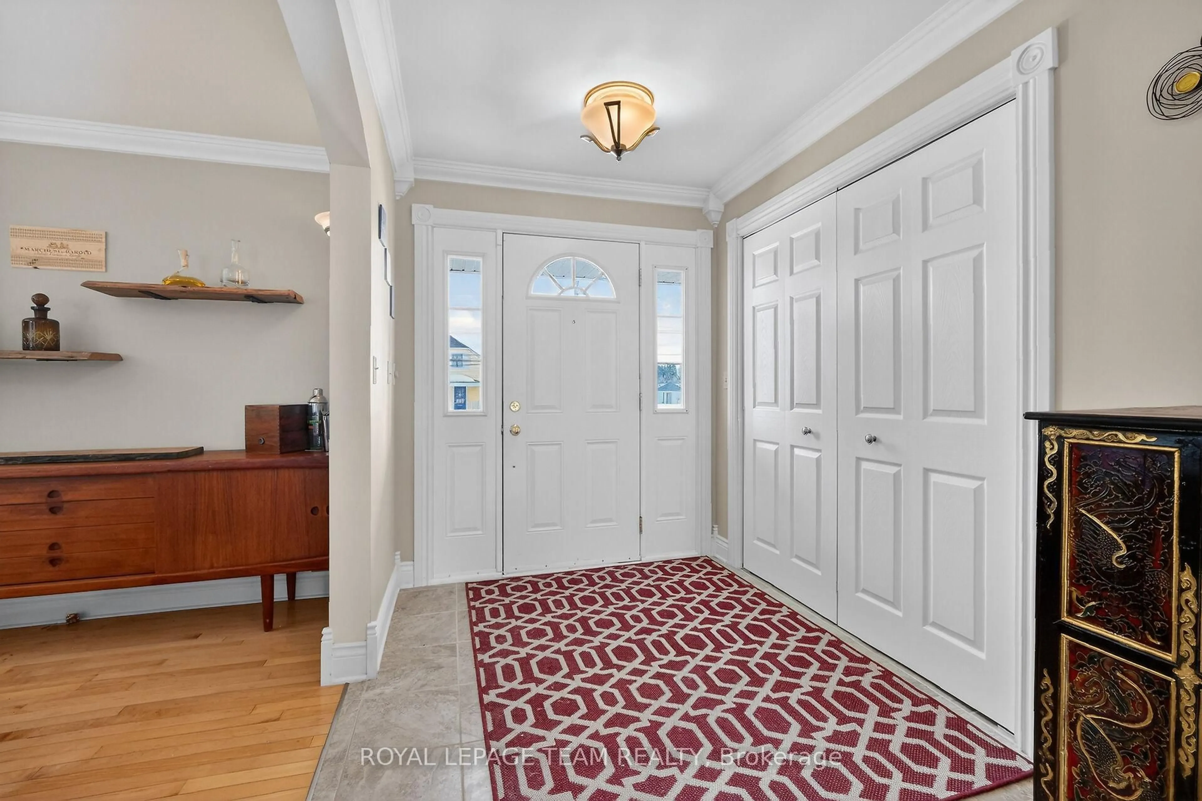 Indoor entryway for 955 Lacroix Rd, Clarence-Rockland Ontario K0A 2A0