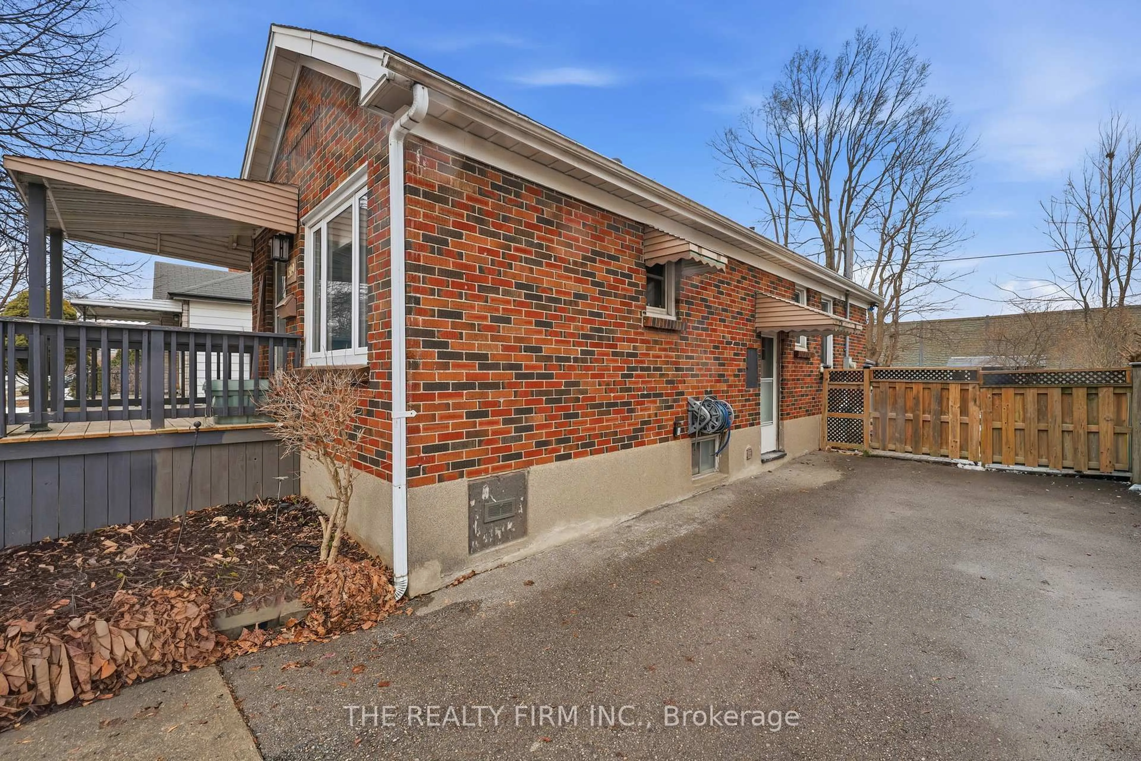 Unknown for 1319 Brydges St, London East Ontario N5W 2C5