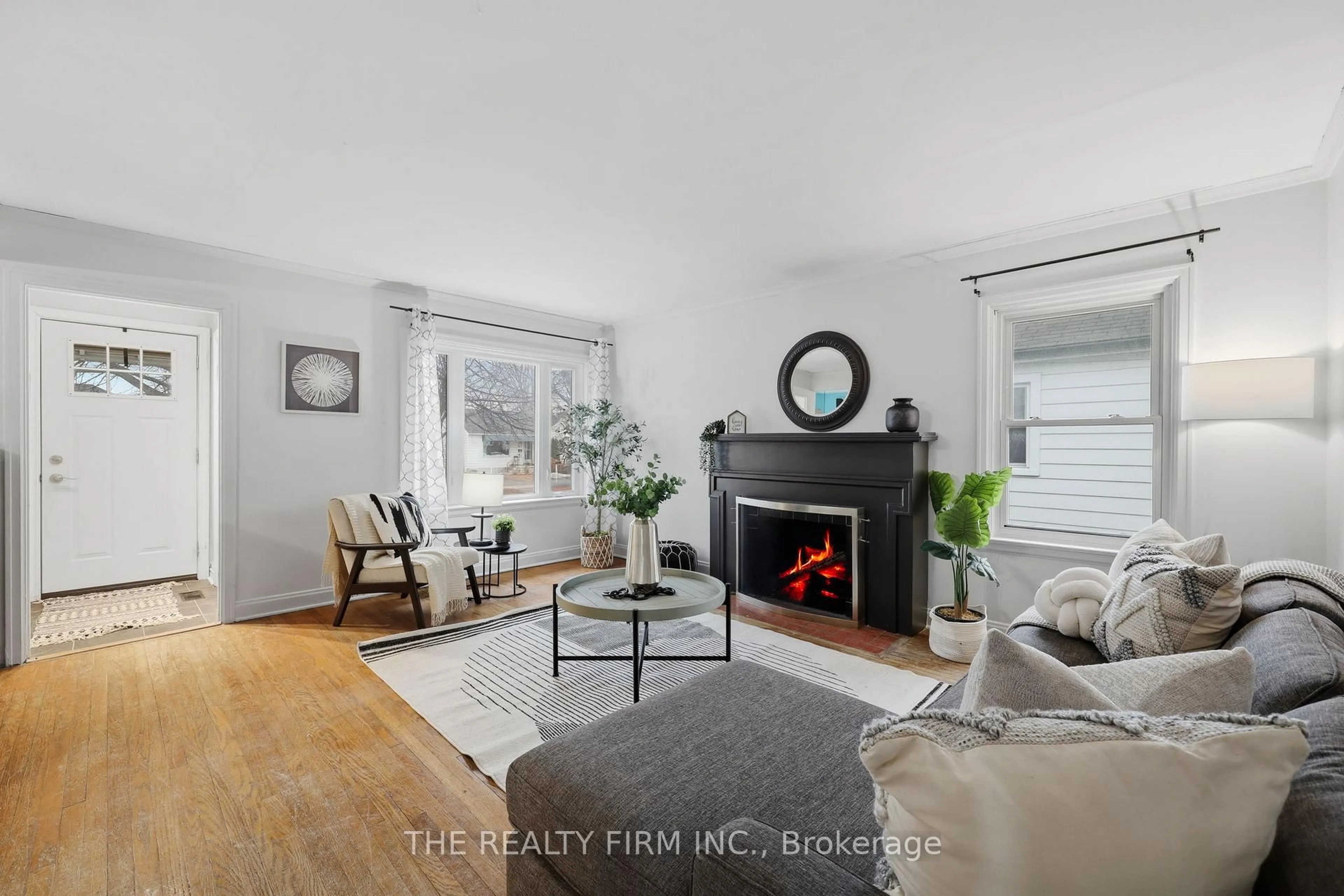 Living room with furniture, unknown for 1319 Brydges St, London East Ontario N5W 2C5