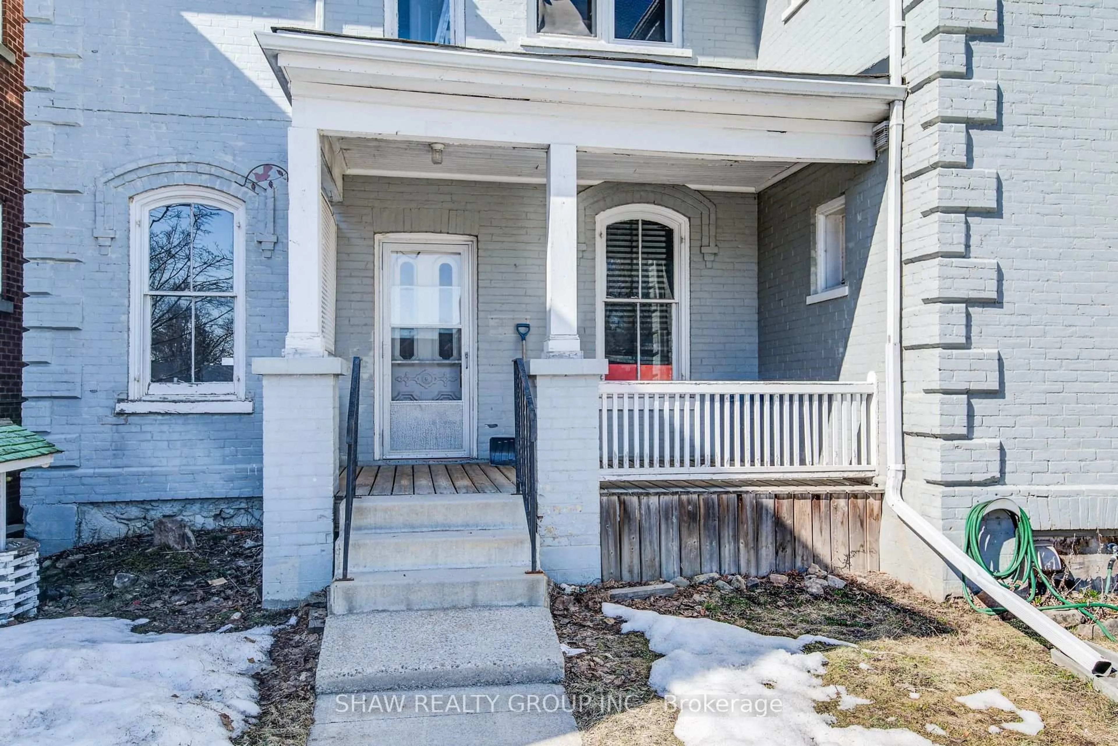 Unknown for 30 Brook St, Cambridge Ontario N1R 4C1