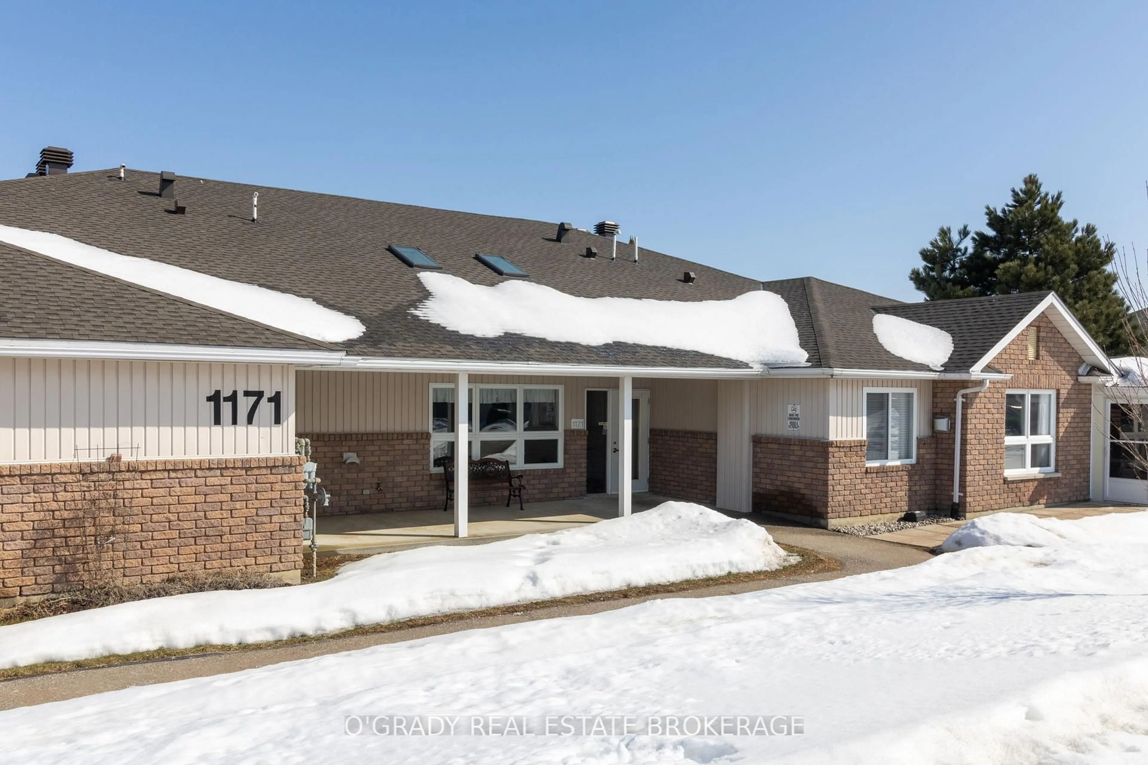 Indoor foyer for 1171 Millwood Ave #8, Brockville Ontario K6V 7L5
