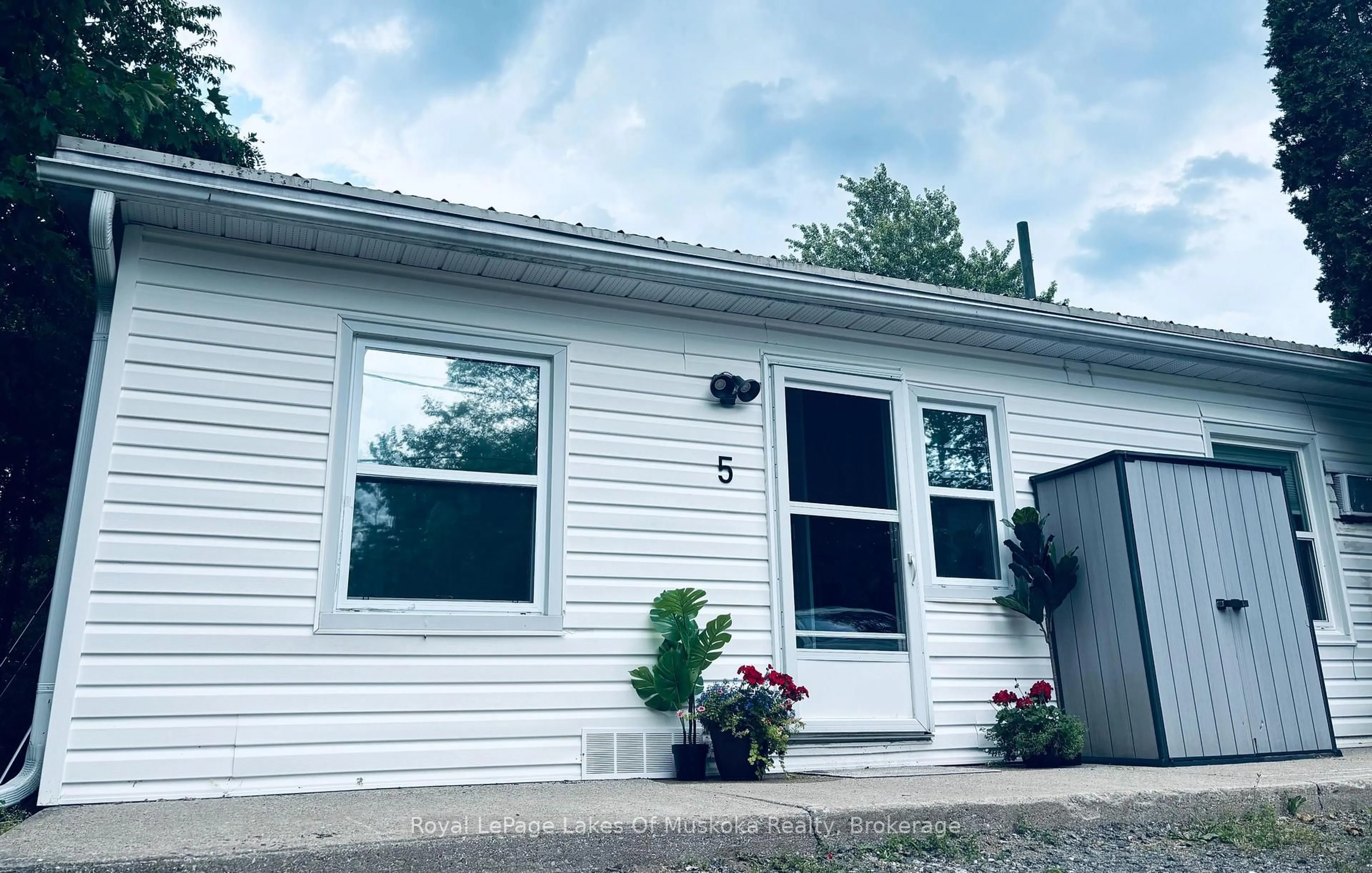 Home with vinyl exterior material, street for 1115 Kahshe Lake Rd #5, Gravenhurst Ontario P0E 1G0