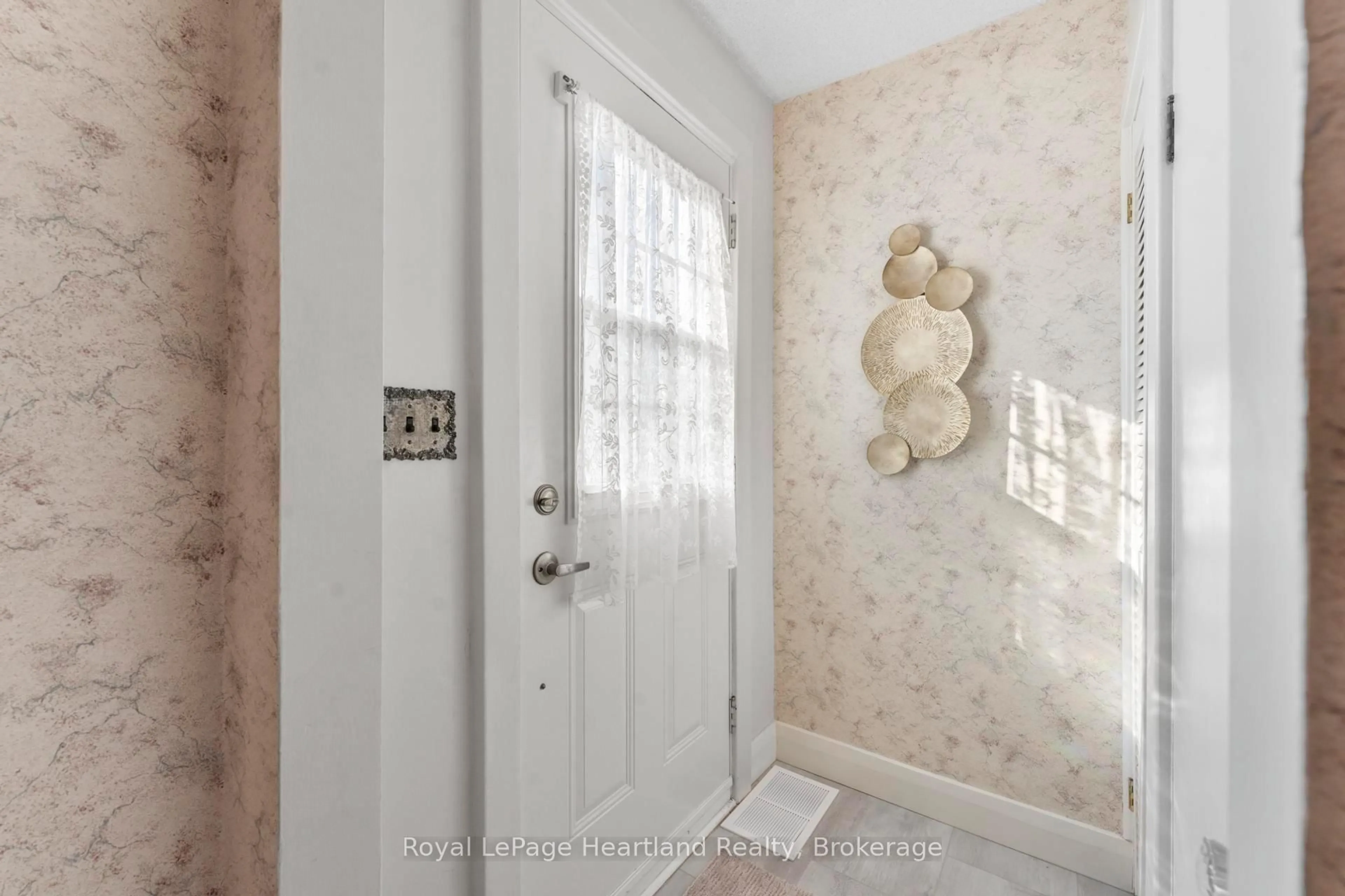 Indoor entryway for 366 Edward St, South Huron Ontario N0M 1S0