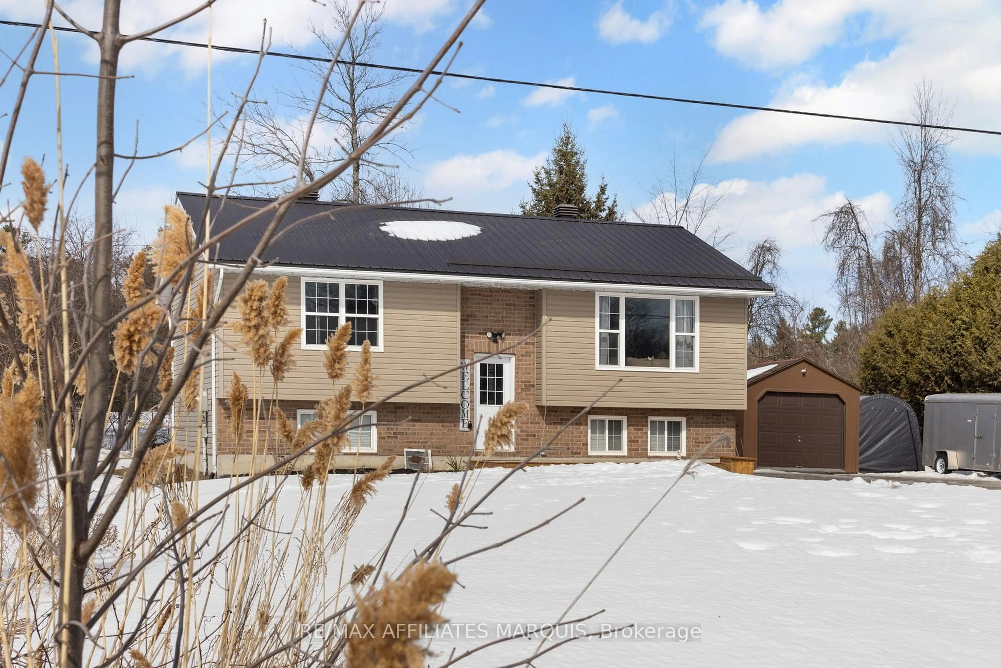 Home with vinyl exterior material, street for 156 Duncan St, Smiths Falls Ontario K7A 4S4