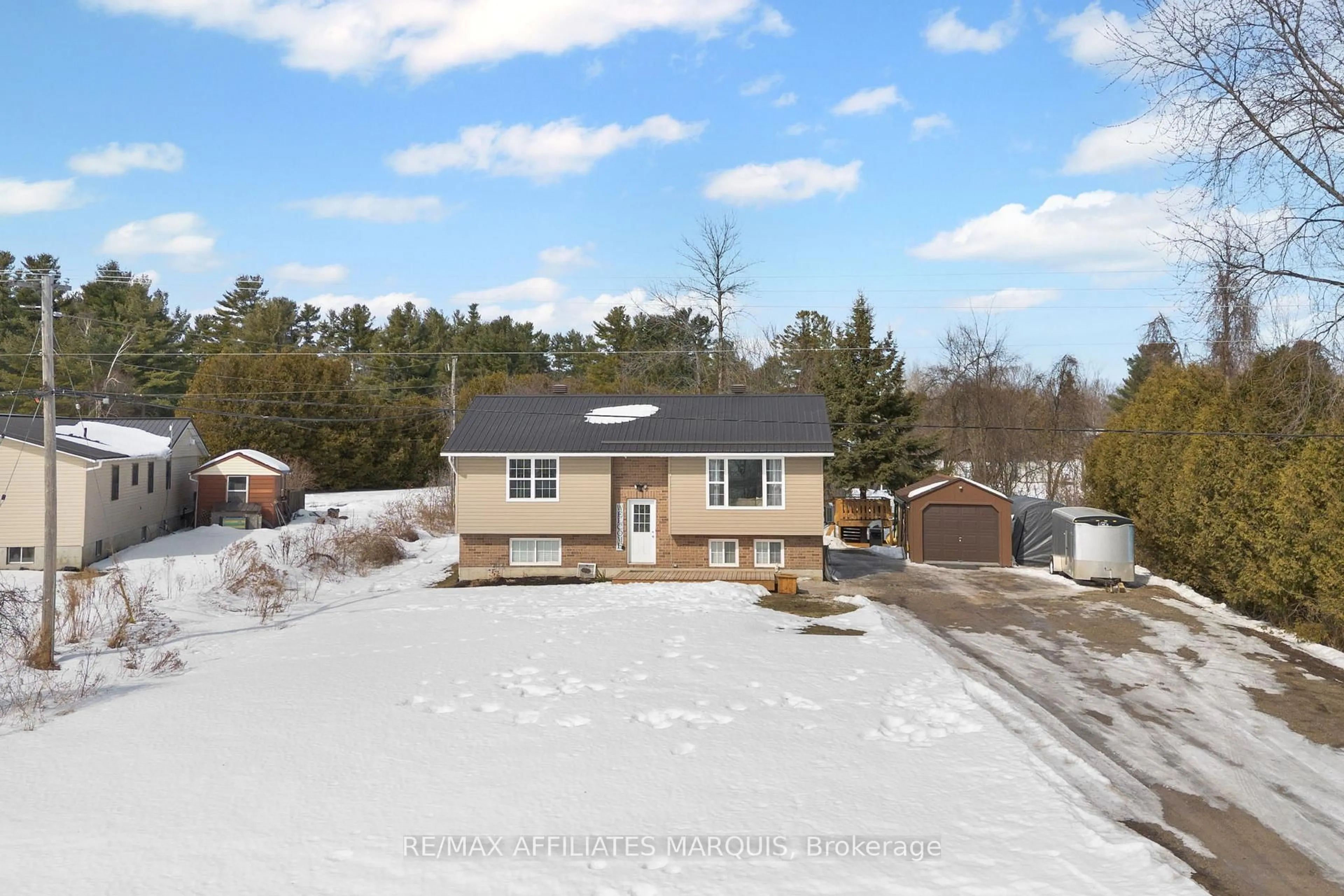 A pic from outside/outdoor area/front of a property/back of a property/a pic from drone, unknown for 156 Duncan St, Smiths Falls Ontario K7A 4S4