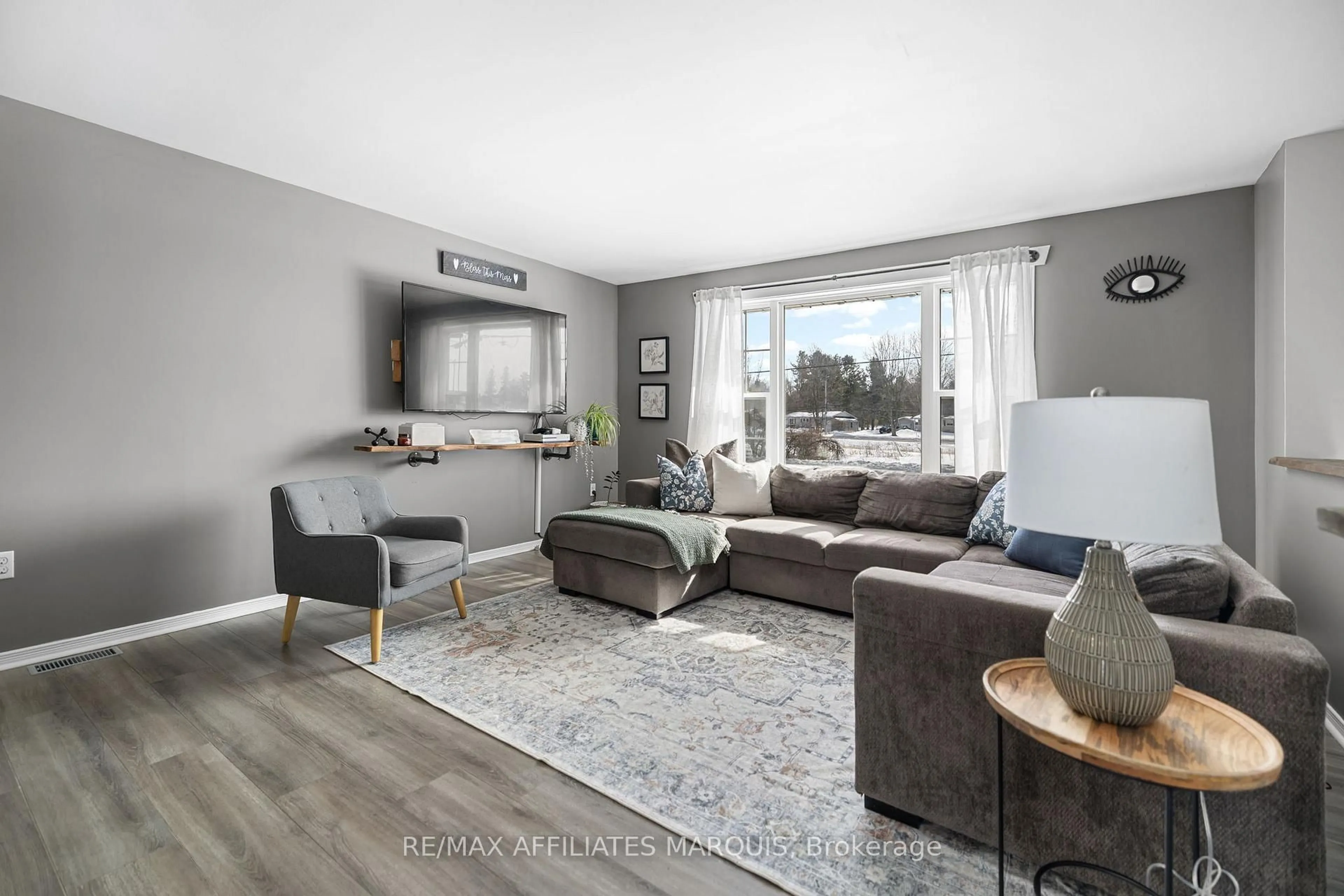 Living room with furniture, unknown for 156 Duncan St, Smiths Falls Ontario K7A 4S4