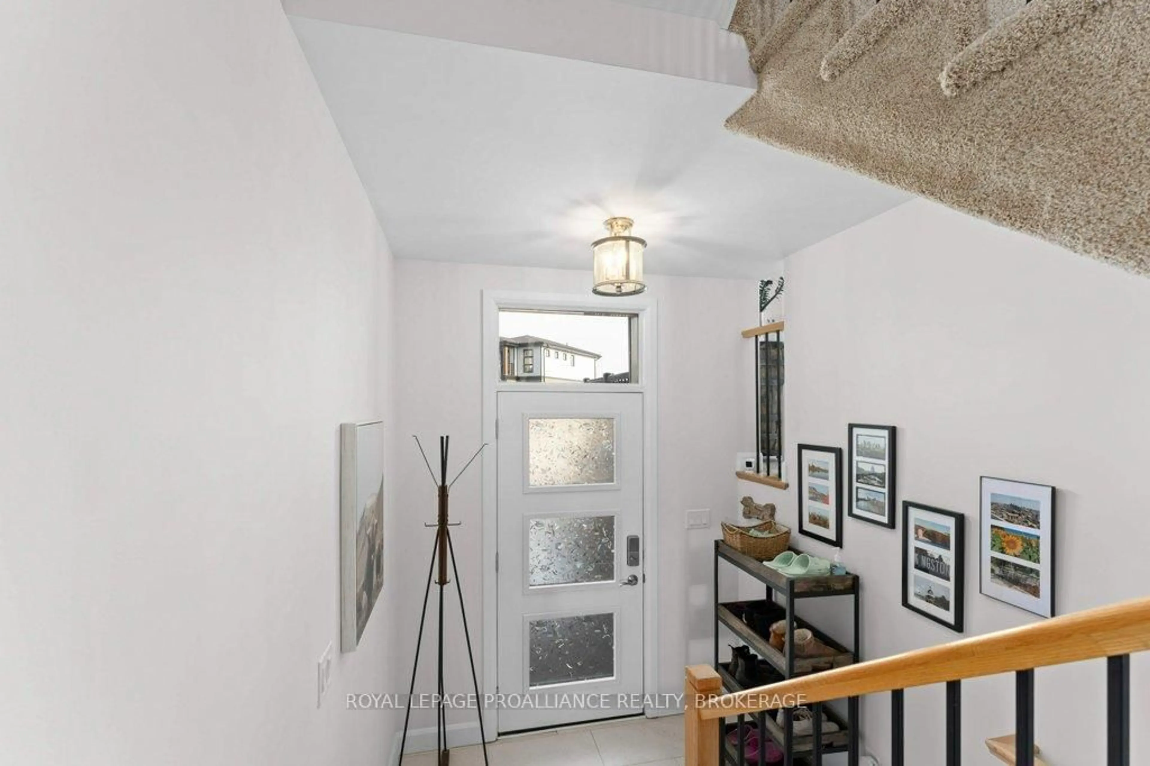 Indoor entryway for 139 Superior Dr, Loyalist Ontario K7N 0E5