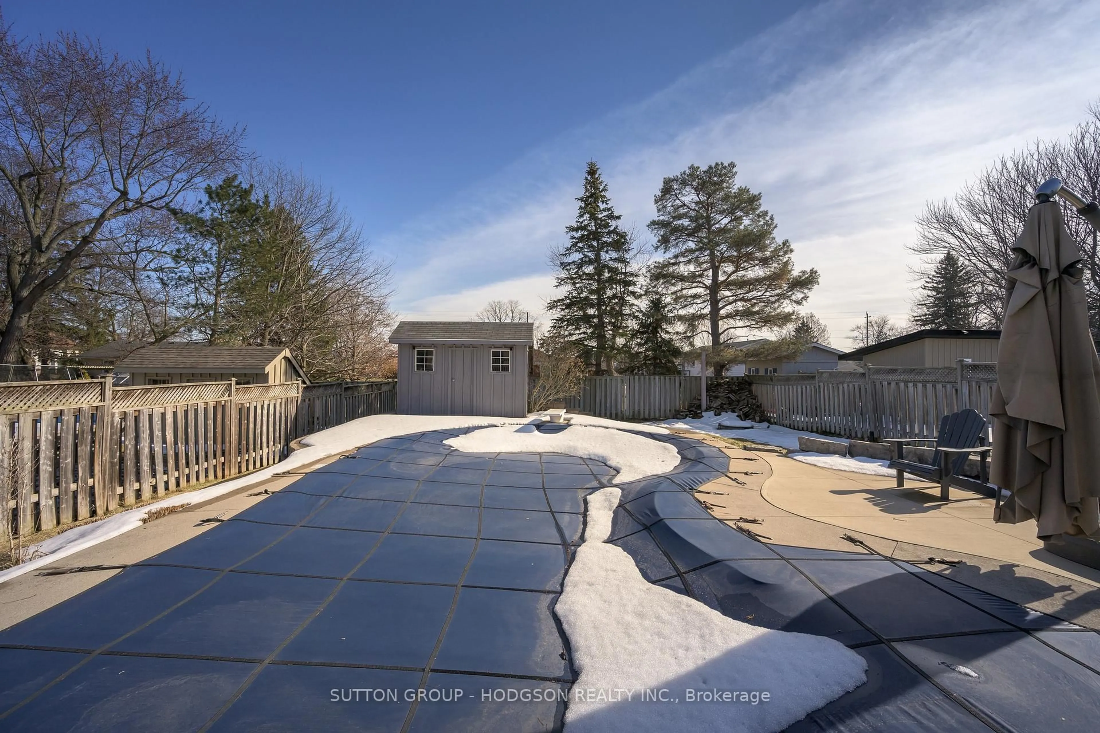 A pic from outside/outdoor area/front of a property/back of a property/a pic from drone, street for 42 Oakmont Gdns, Middlesex Centre Ontario N0M 2A0