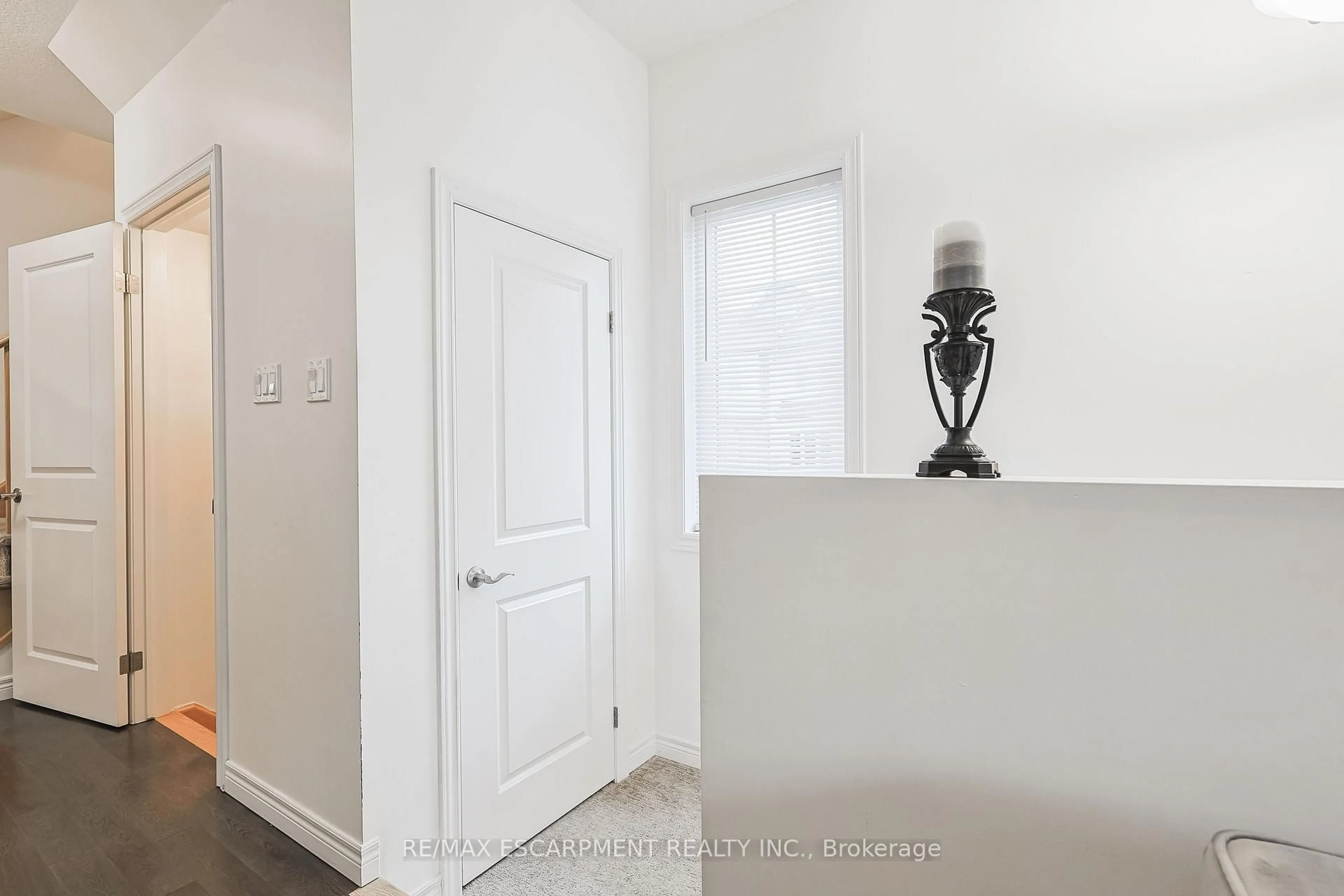 Indoor entryway for 20 Barley Lane, Hamilton Ontario L9K 0K1