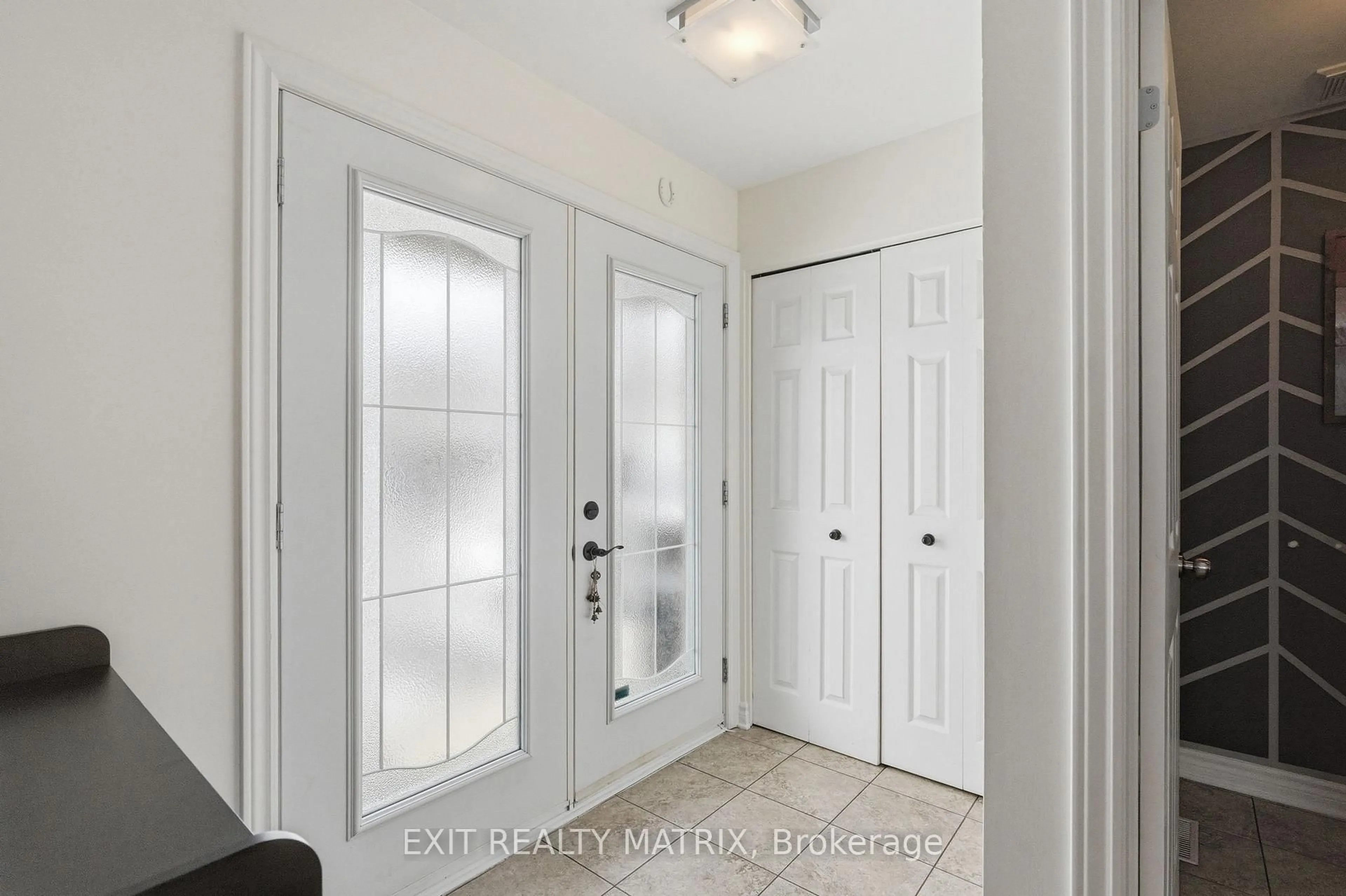 Indoor entryway for 388 Quartz Ave, Clarence-Rockland Ontario K4K 0C7