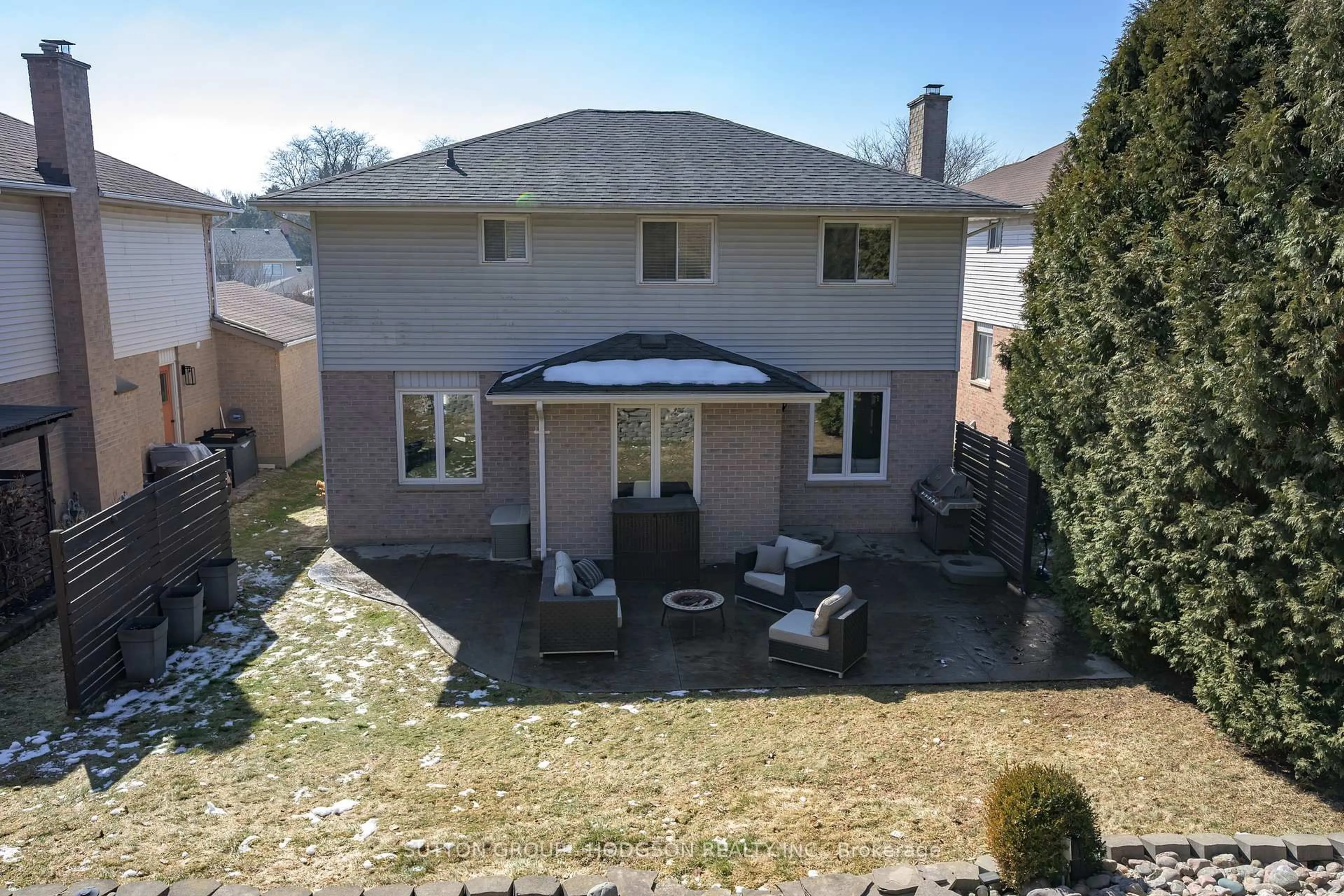 A pic from outside/outdoor area/front of a property/back of a property/a pic from drone, street for 28 Laurel Cres, London North Ontario N6H 4W6