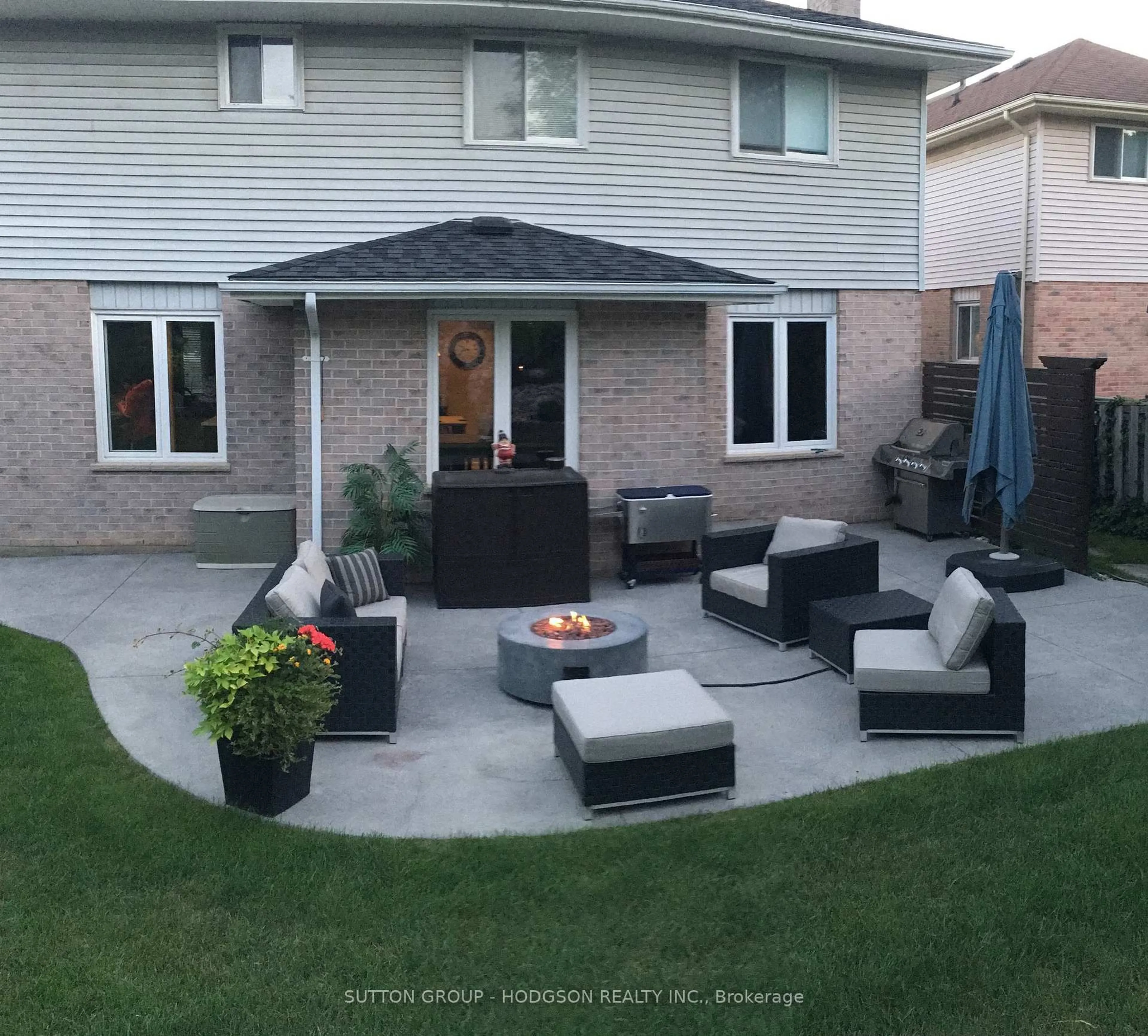 Patio, street for 28 Laurel Cres, London North Ontario N6H 4W6
