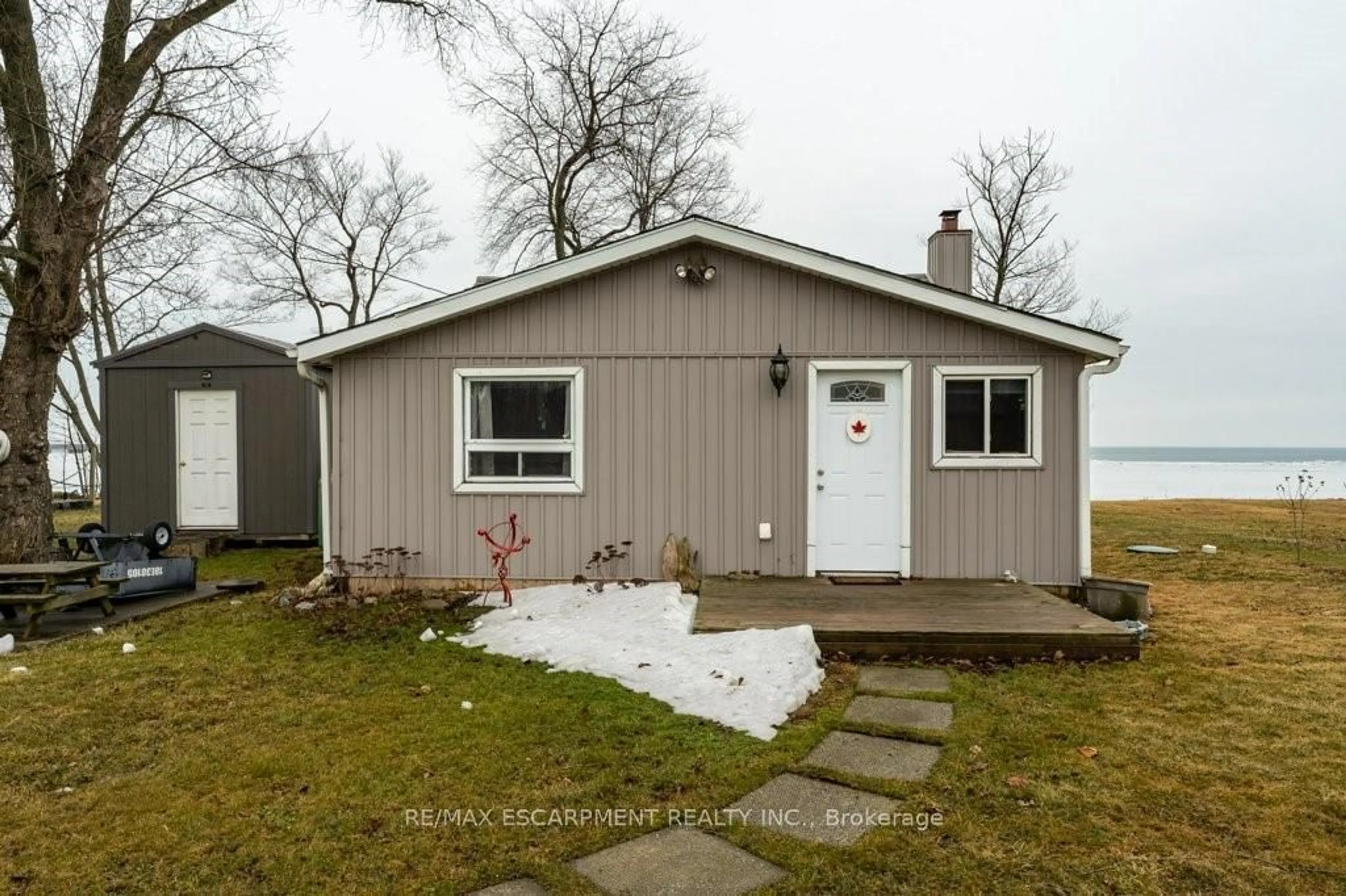 Home with vinyl exterior material, street for 1115 NEW LAKESHORE Rd, Haldimand Ontario N0A 1L0