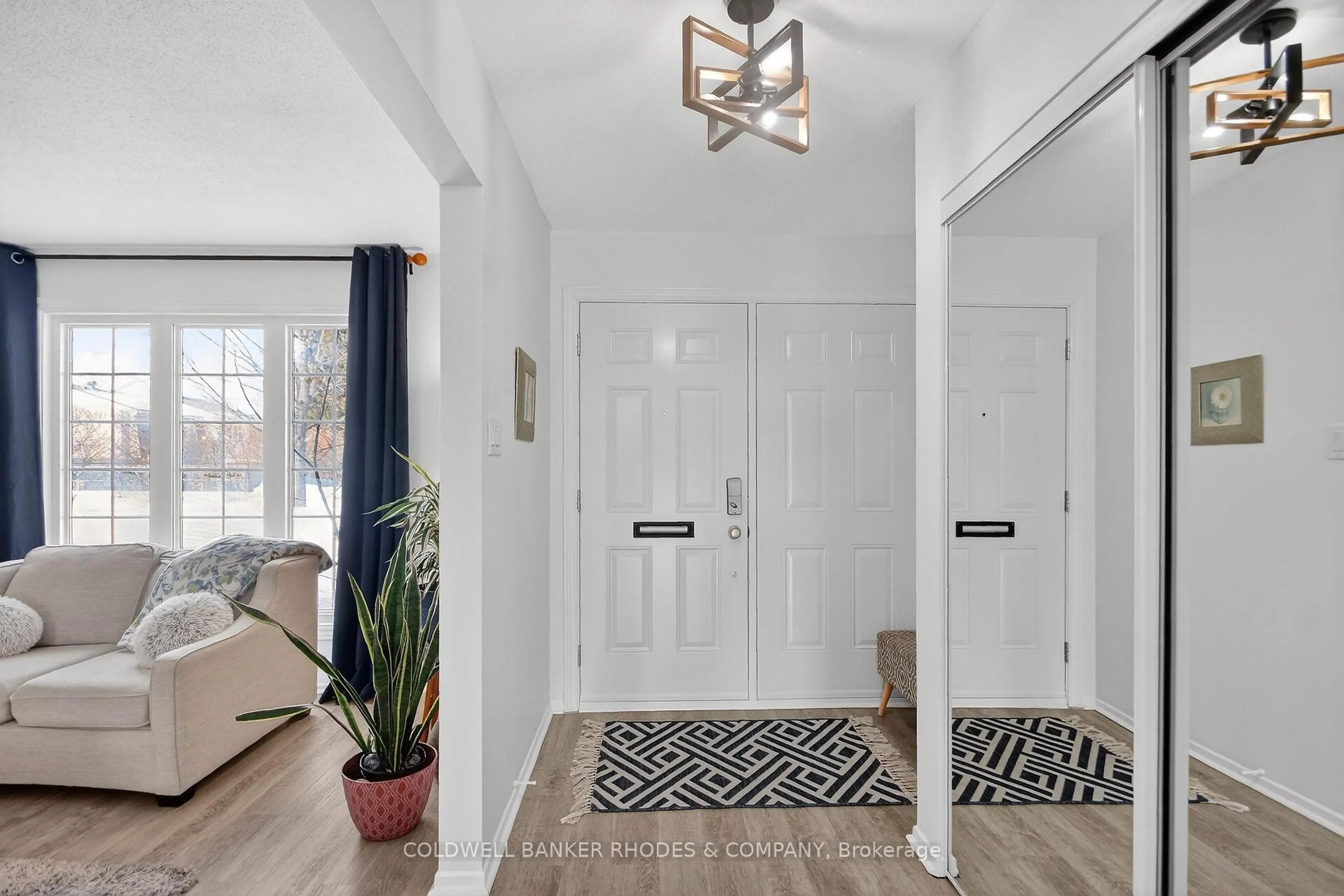 Indoor entryway for 521 Orkney Private, Ottawa Ontario K2C 3M7