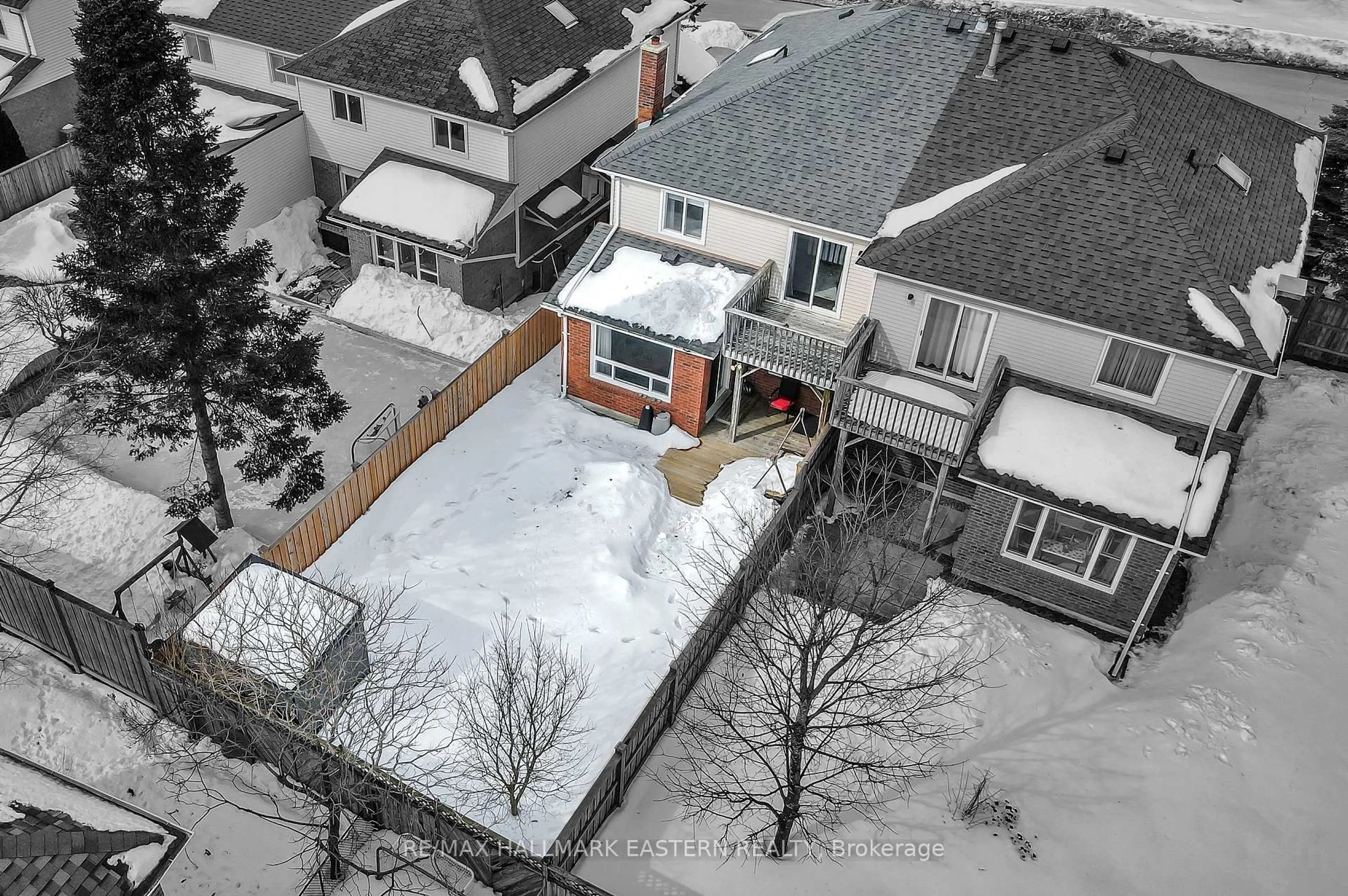 A pic from outside/outdoor area/front of a property/back of a property/a pic from drone, street for 537 Wilfred Dr, Peterborough Ontario K9K 2H1