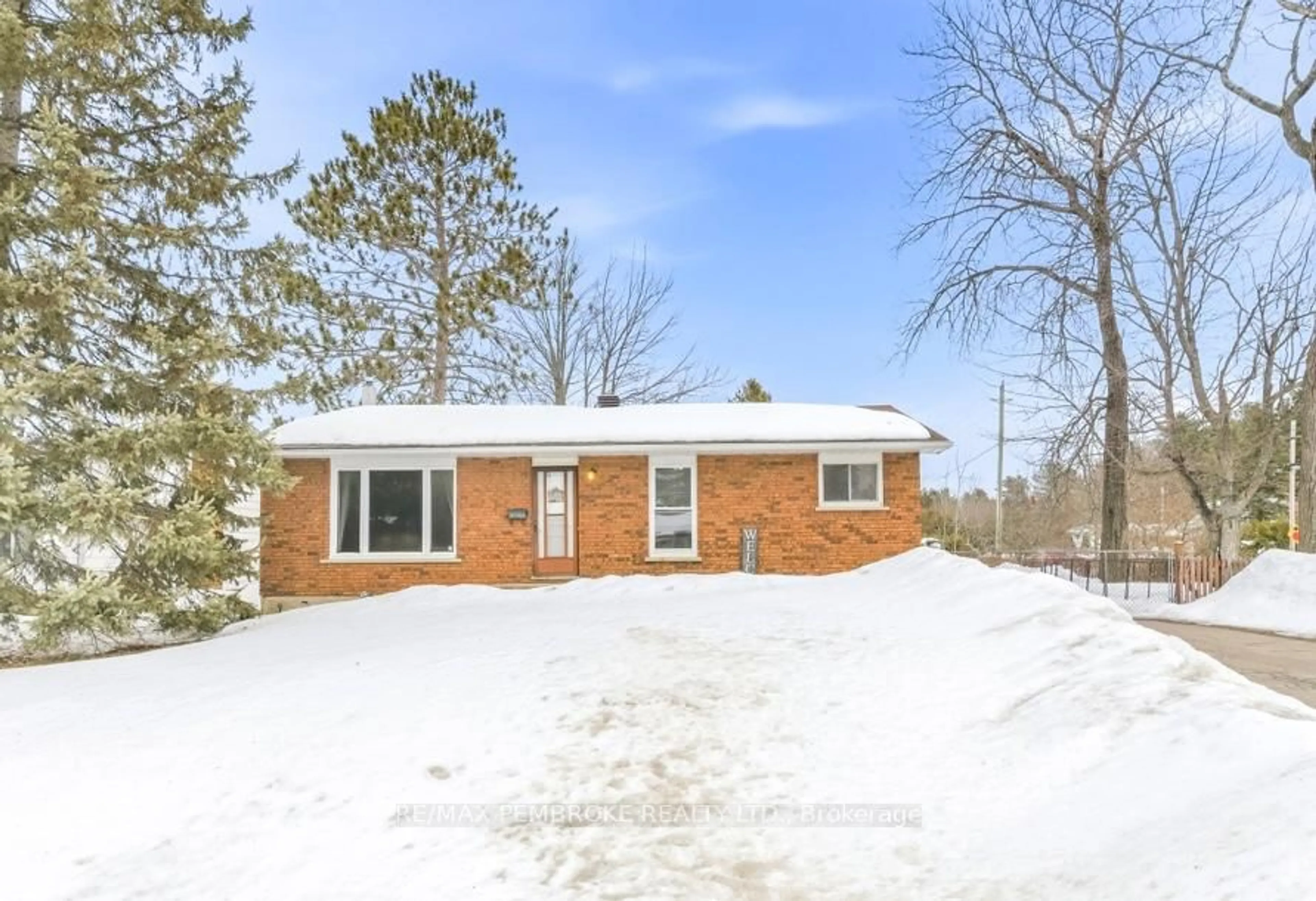 Home with brick exterior material, street for 114 Hemlock St, Petawawa Ontario K8H 3C2