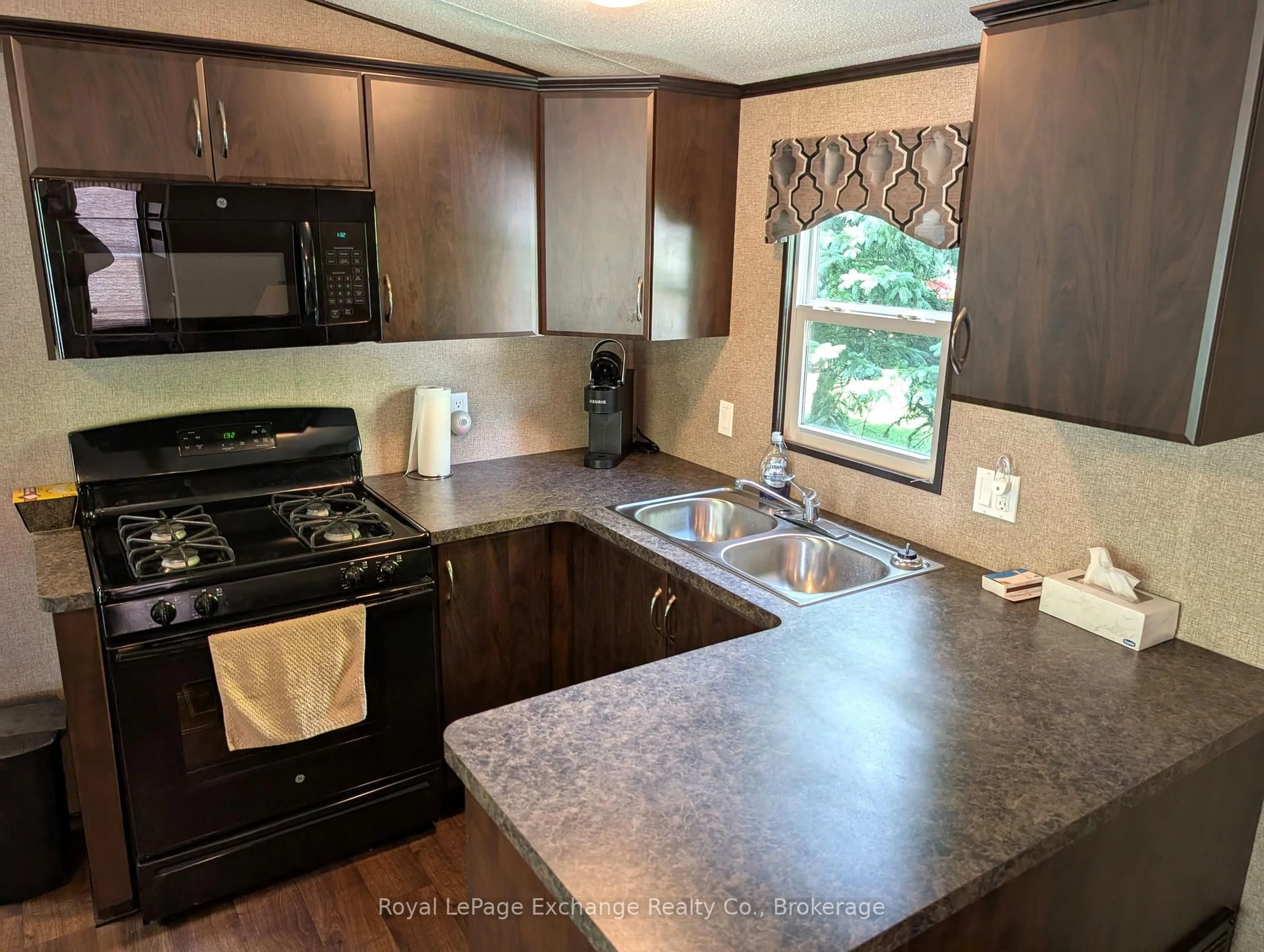 Standard kitchen, unknown for 13 Southline Ave ##P1, Huron-Kinloss Ontario N0G 0E1